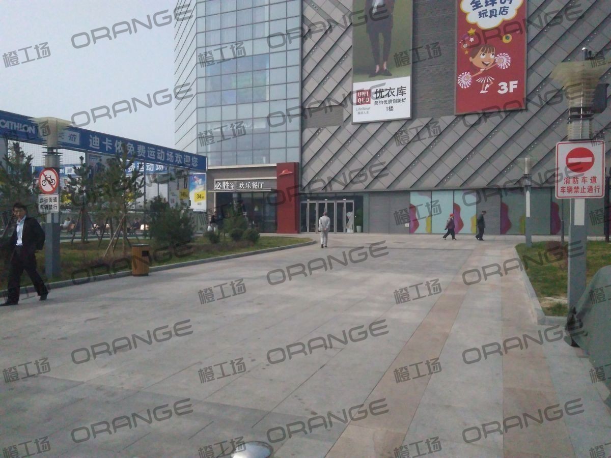 北京银座和谐广场购物中心-室外东南侧篮球场北过道2