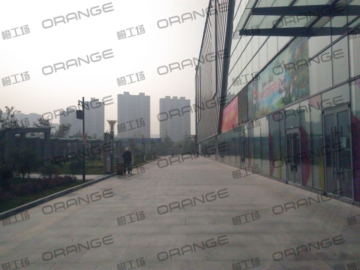 北京银座和谐广场购物中心-室外东侧过道1