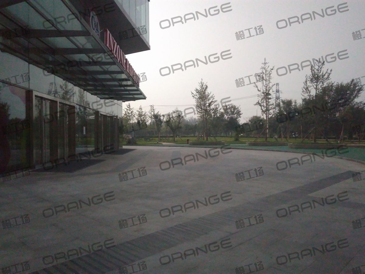 北京银座和谐广场购物中心-室外西北门西北侧过道4