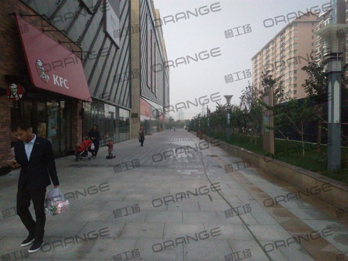 北京银座和谐广场购物中心-室外北侧过道2