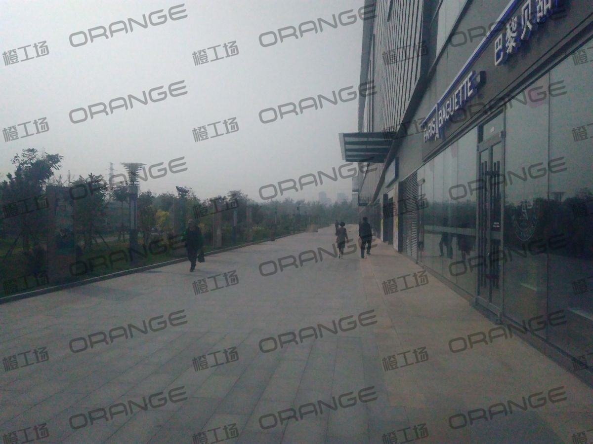 北京银座和谐广场购物中心-室外南侧过道2