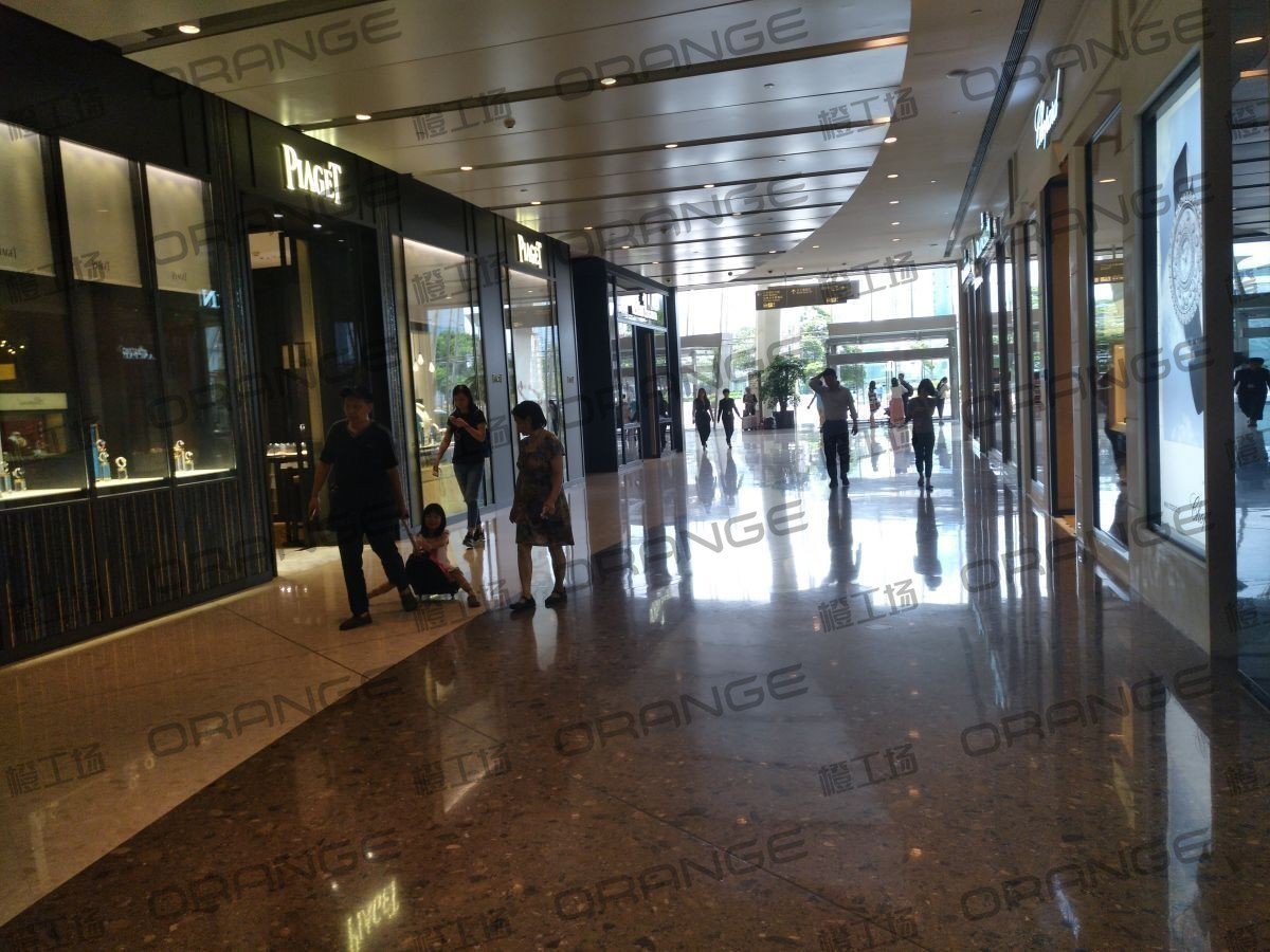 上海国际金融中心商场(IFC MALL)-室内西北侧扶梯前3
