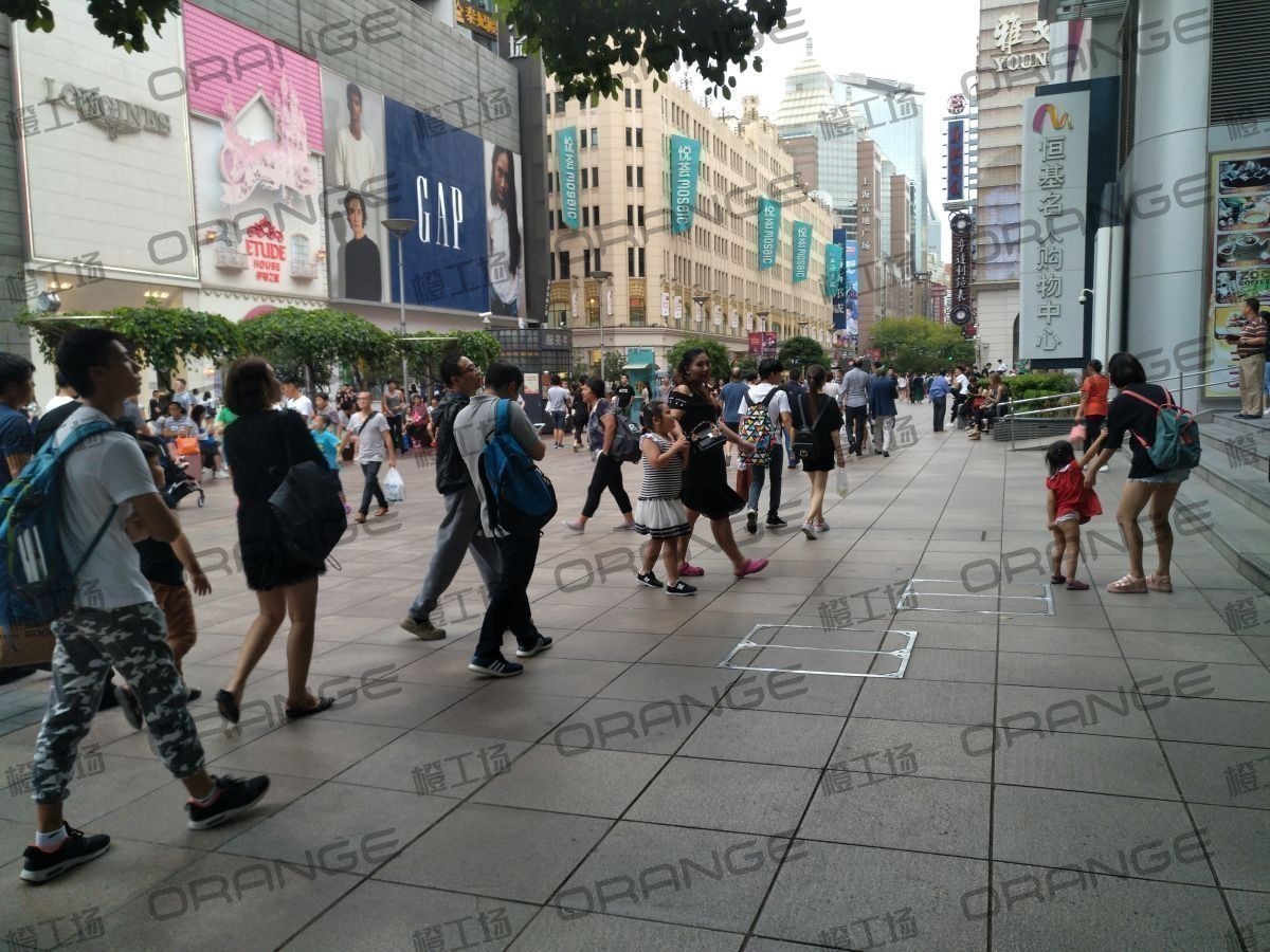 上海恒基名人购物中心-室外南门前广场1