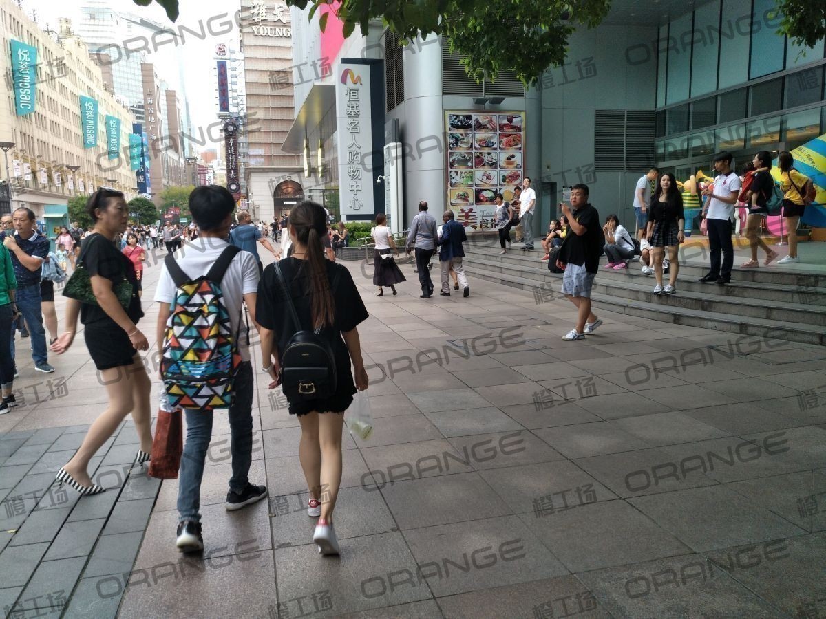 上海恒基名人购物中心-室外南门前广场2