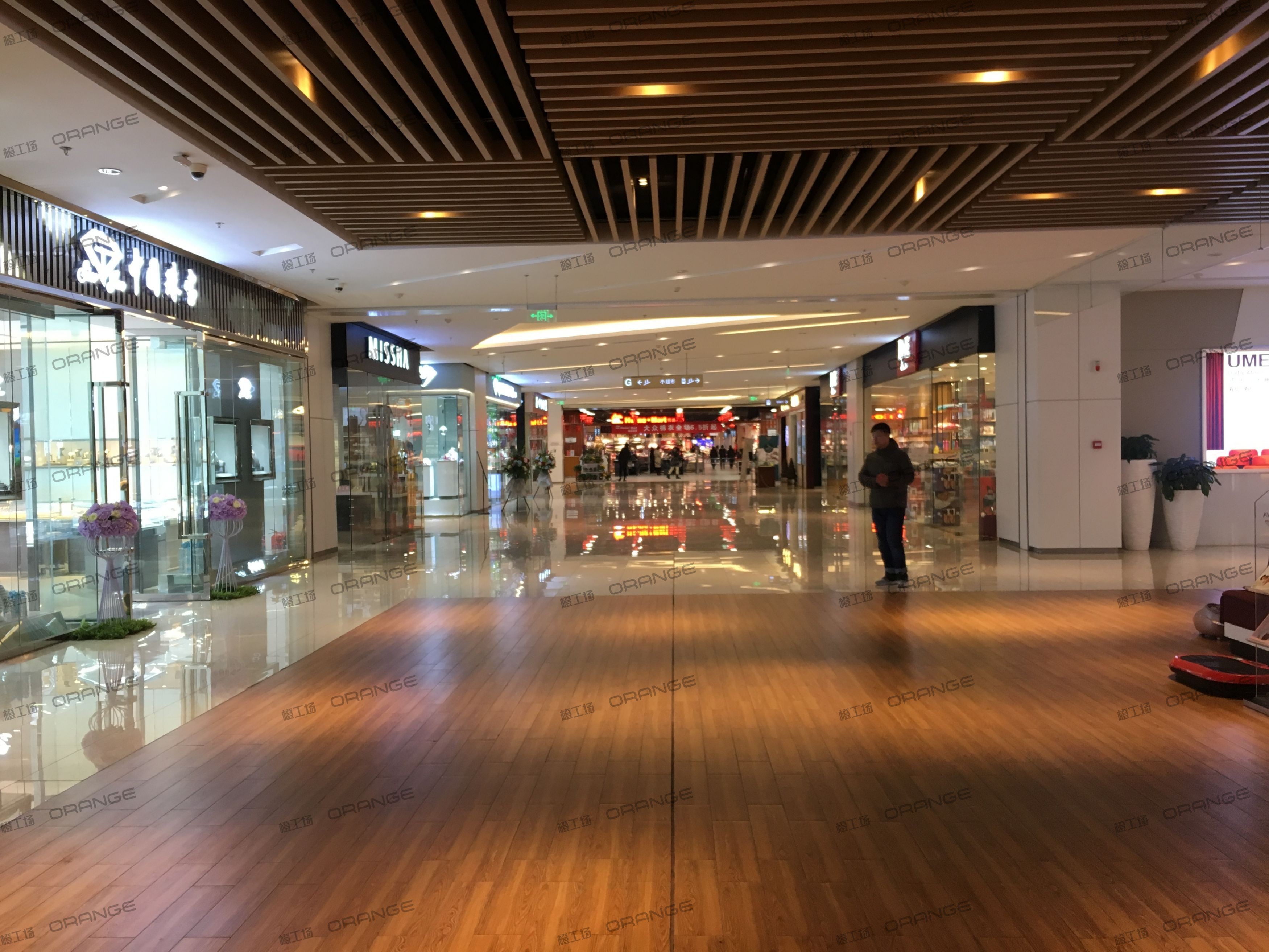 太原富力广场-室内b1西扶梯东走廊1