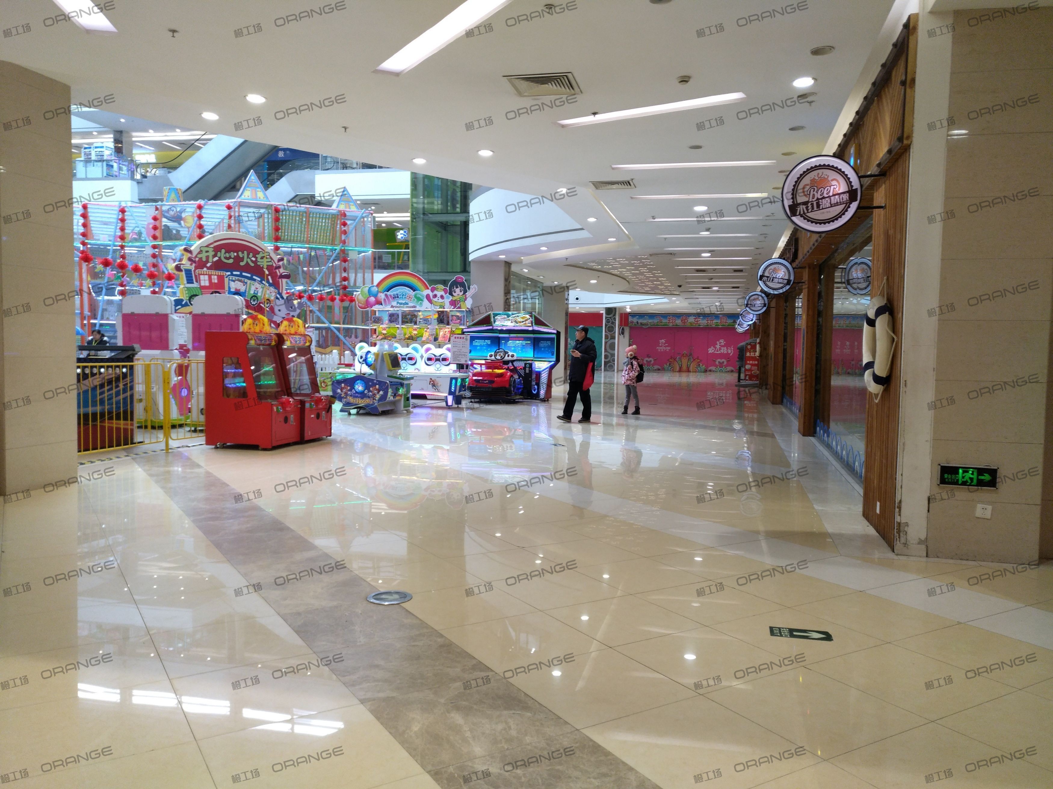 青岛宝龙城市广场（李沧店）-室内一层中部观光直梯北走廊2