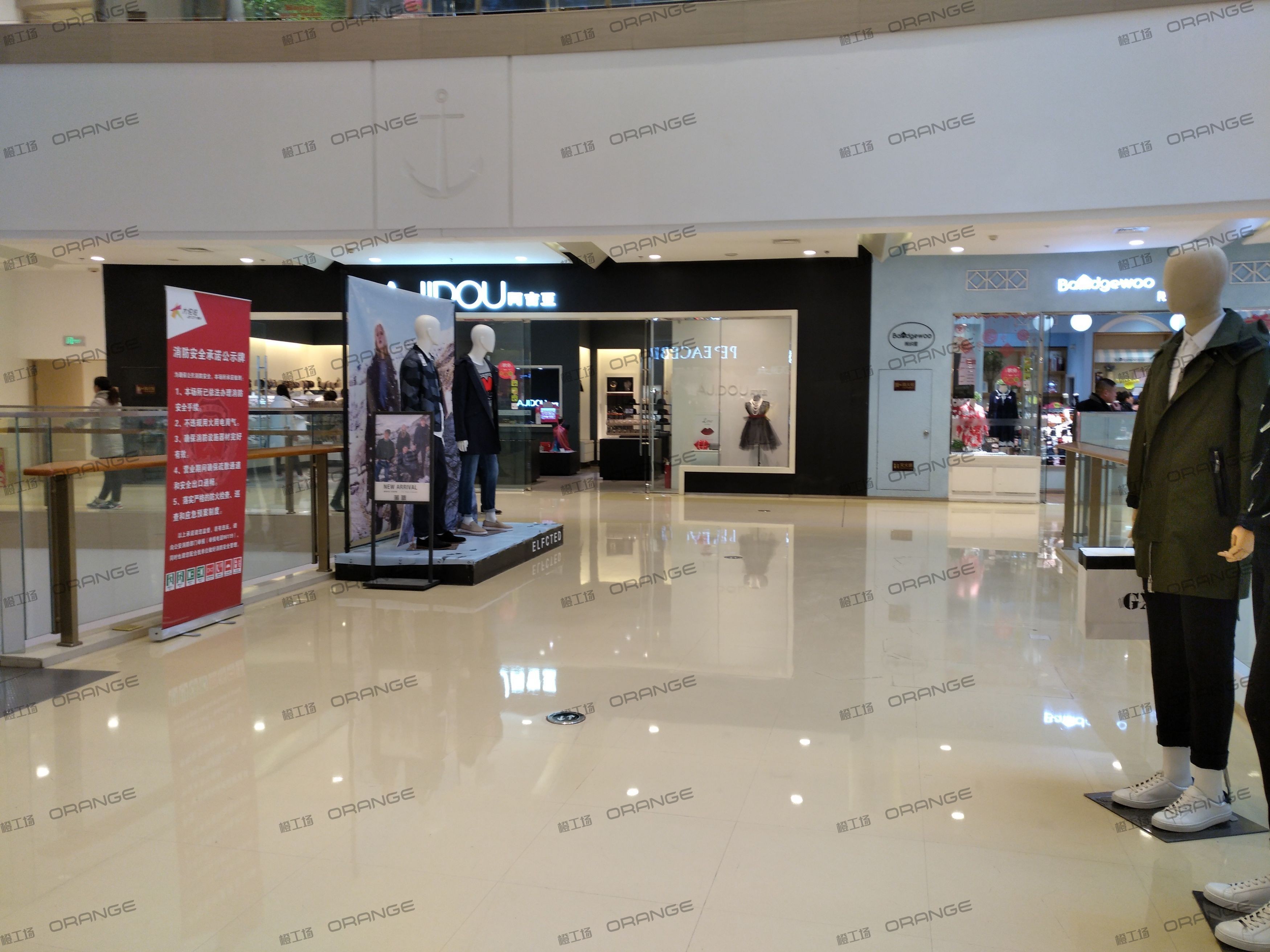 烟台大悦城-室内三层南侧扶梯东4