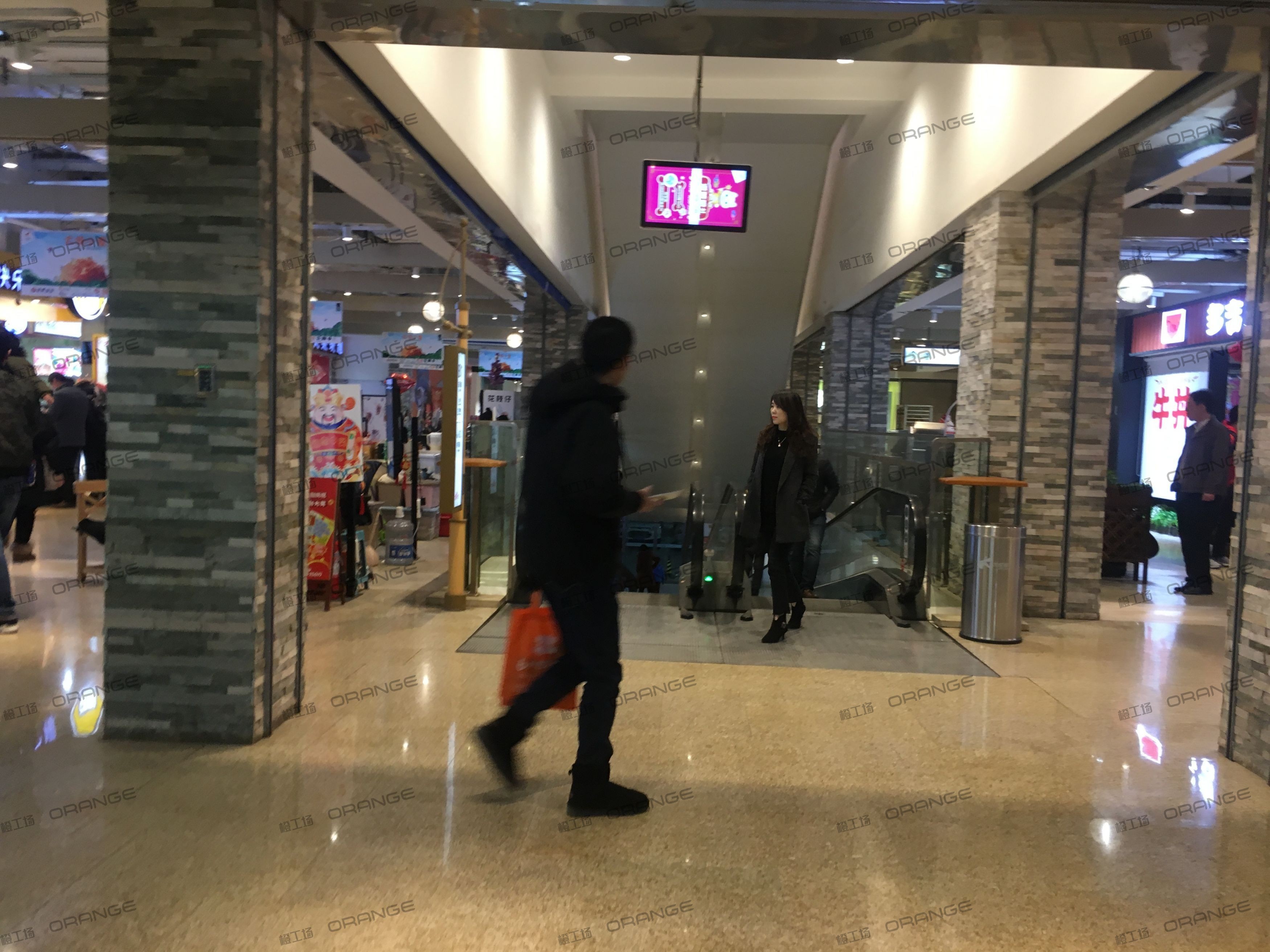 烟台大悦城-室内B1扶梯走廊4