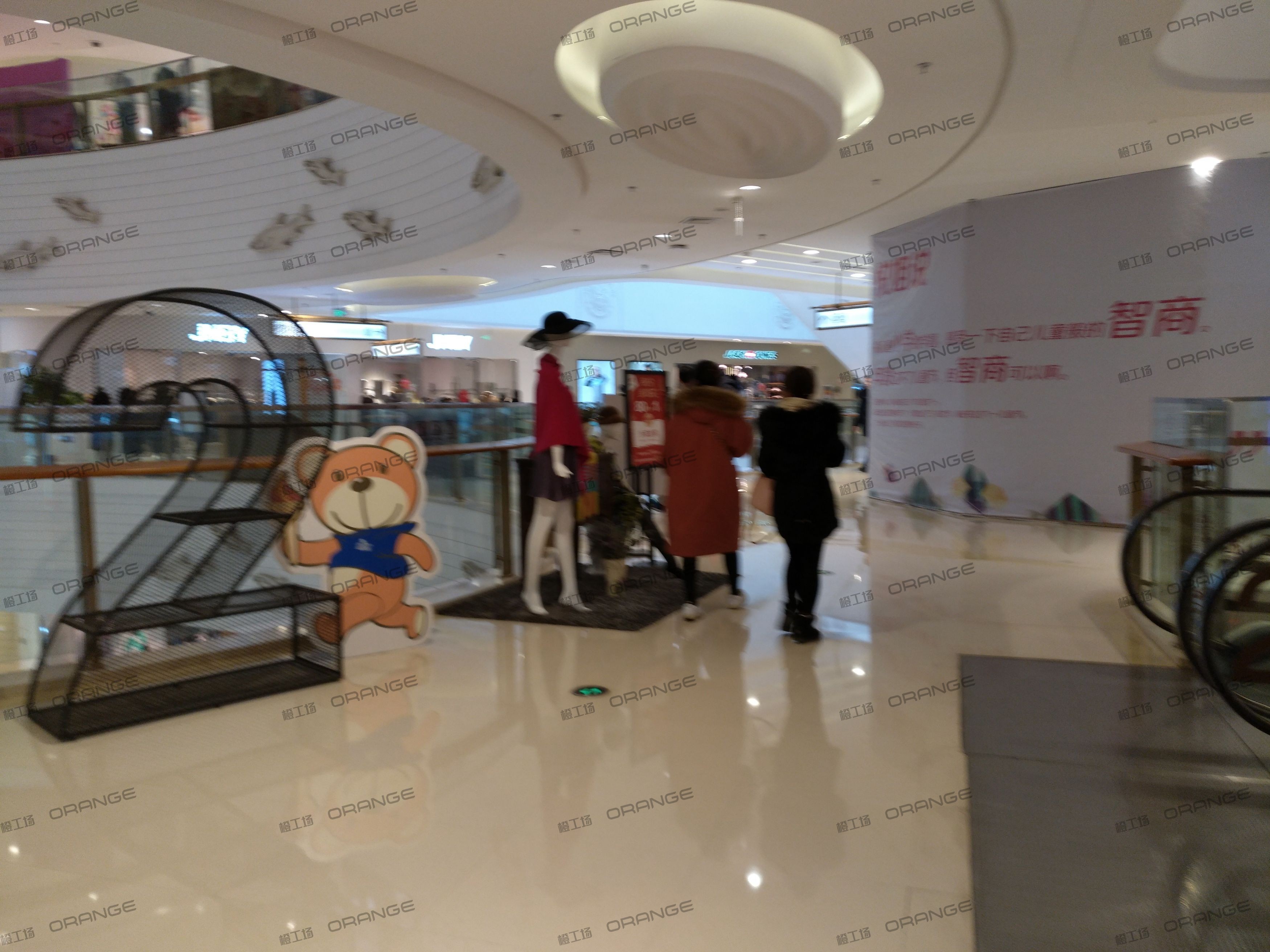 烟台大悦城-室内二层西北扶梯前2