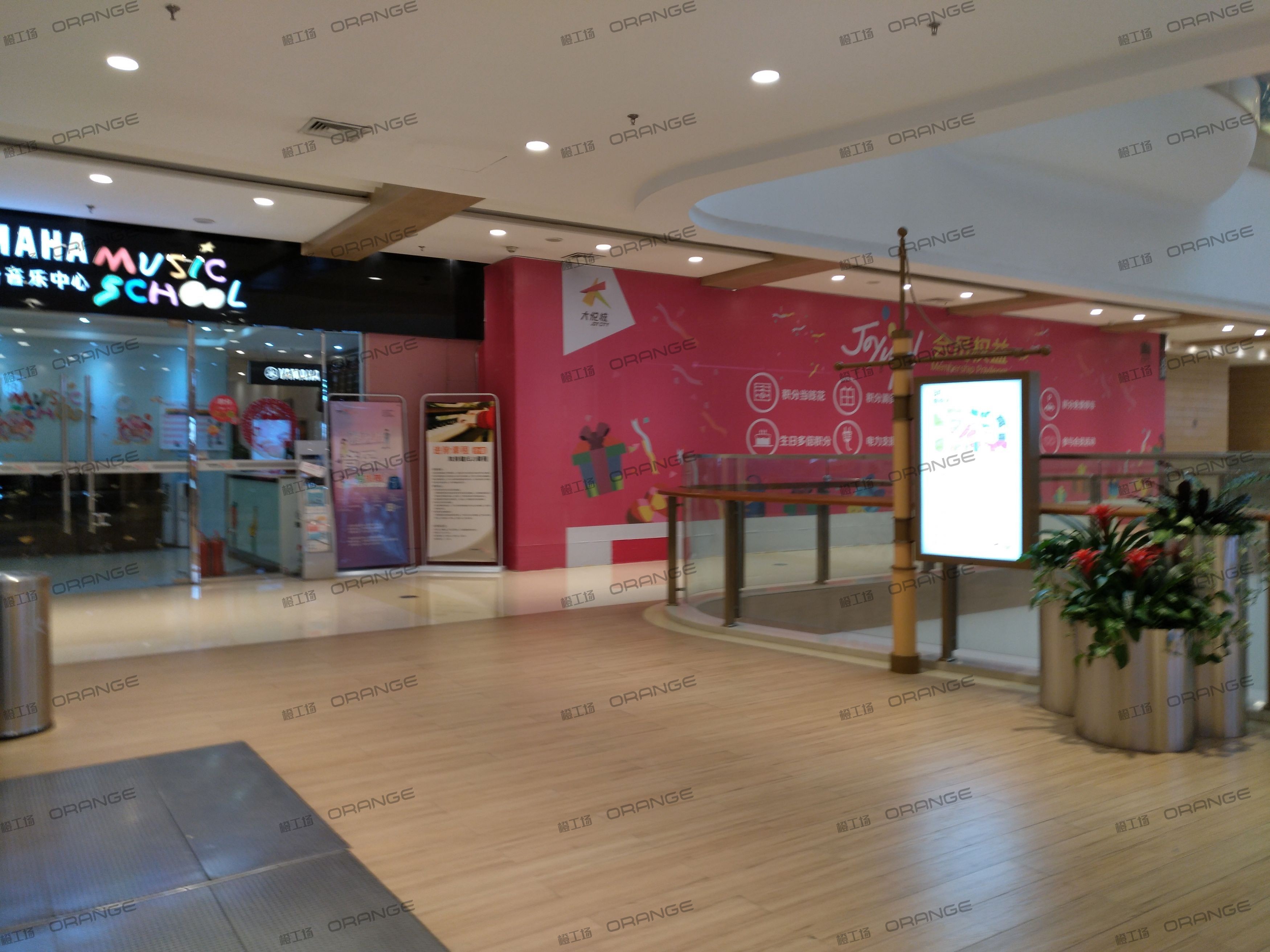 烟台大悦城-室内三层东北侧扶梯前2