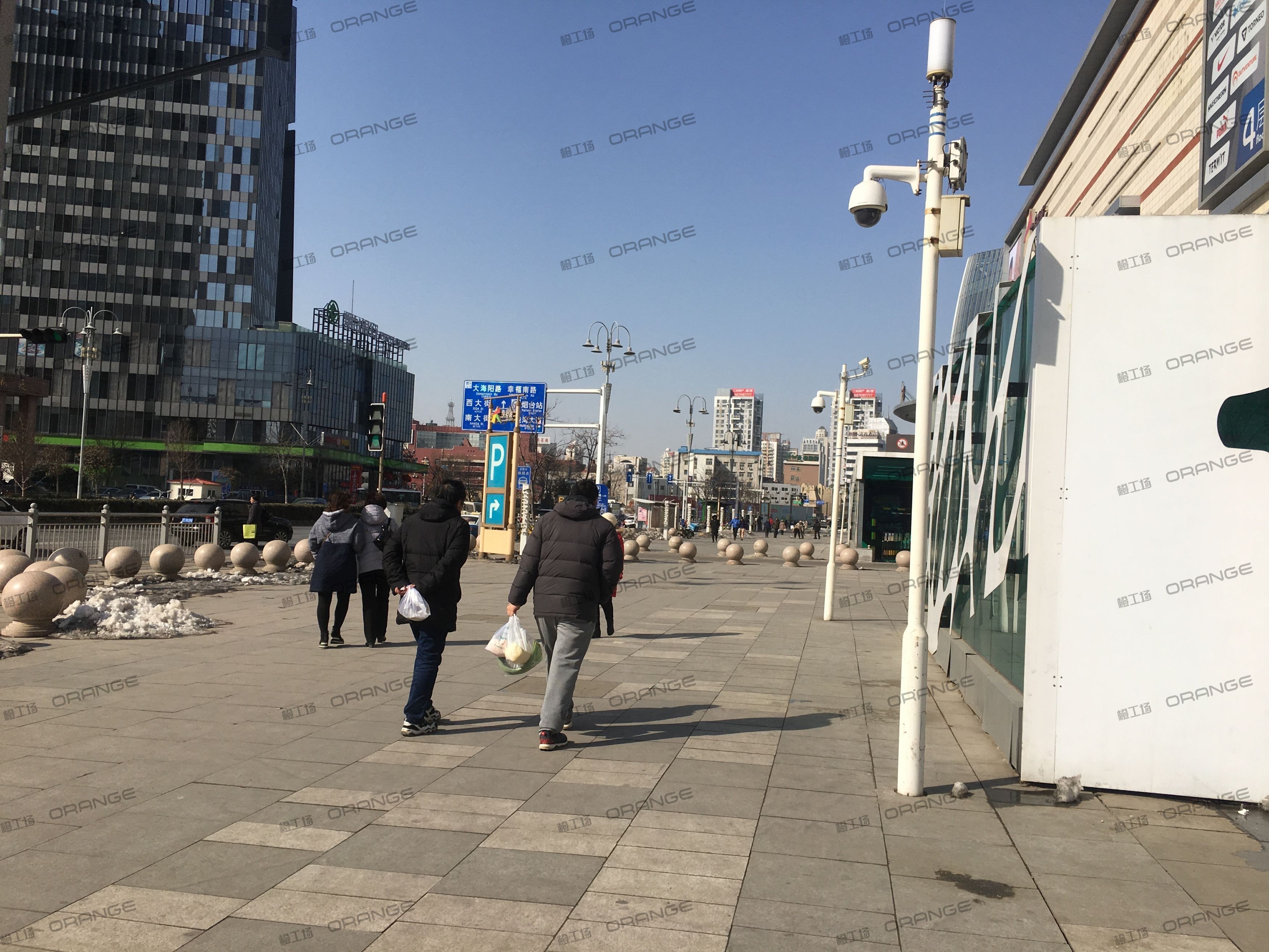 烟台大悦城-室外东南走廊1