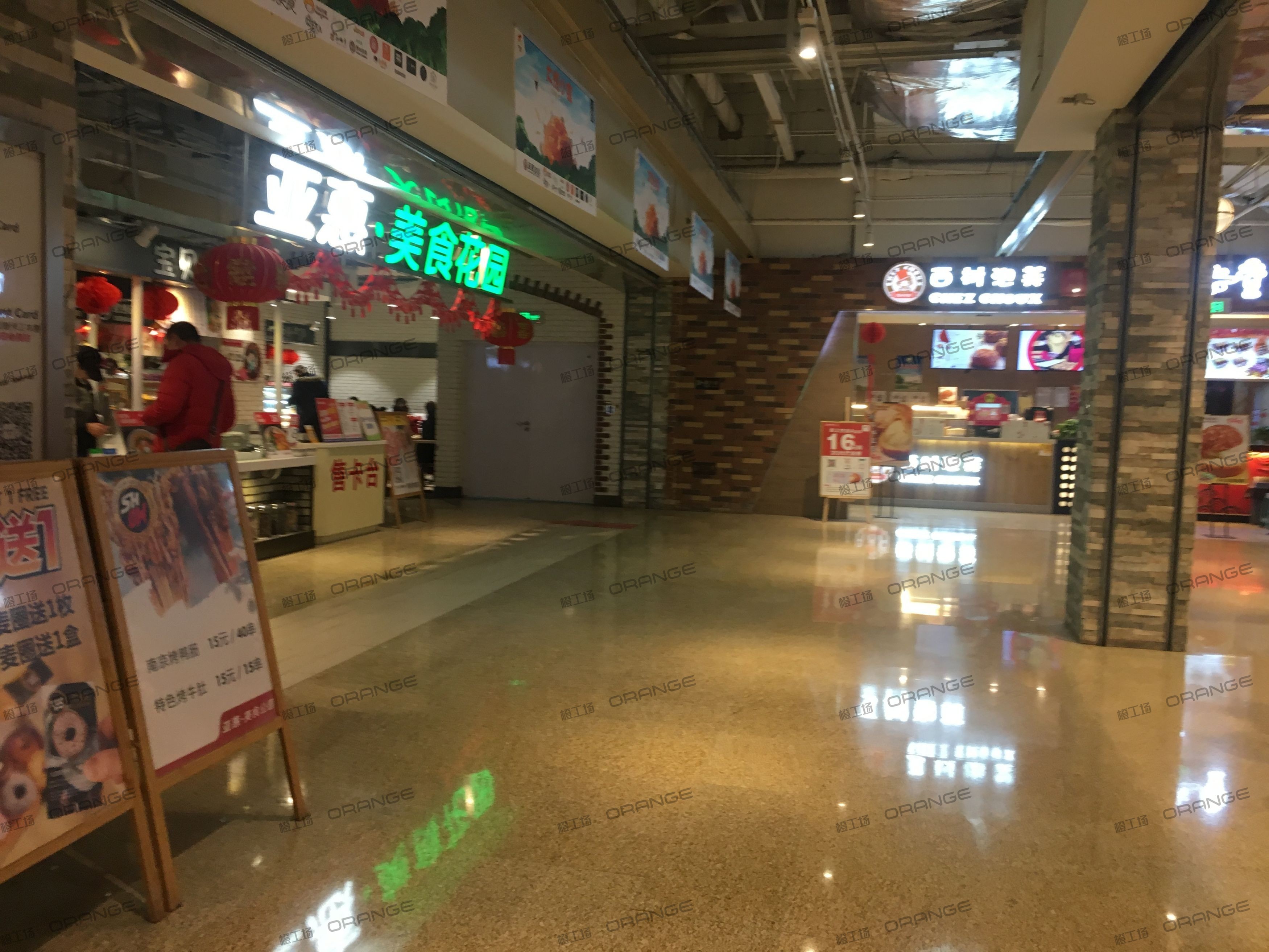 烟台大悦城-室内B1扶梯走廊3