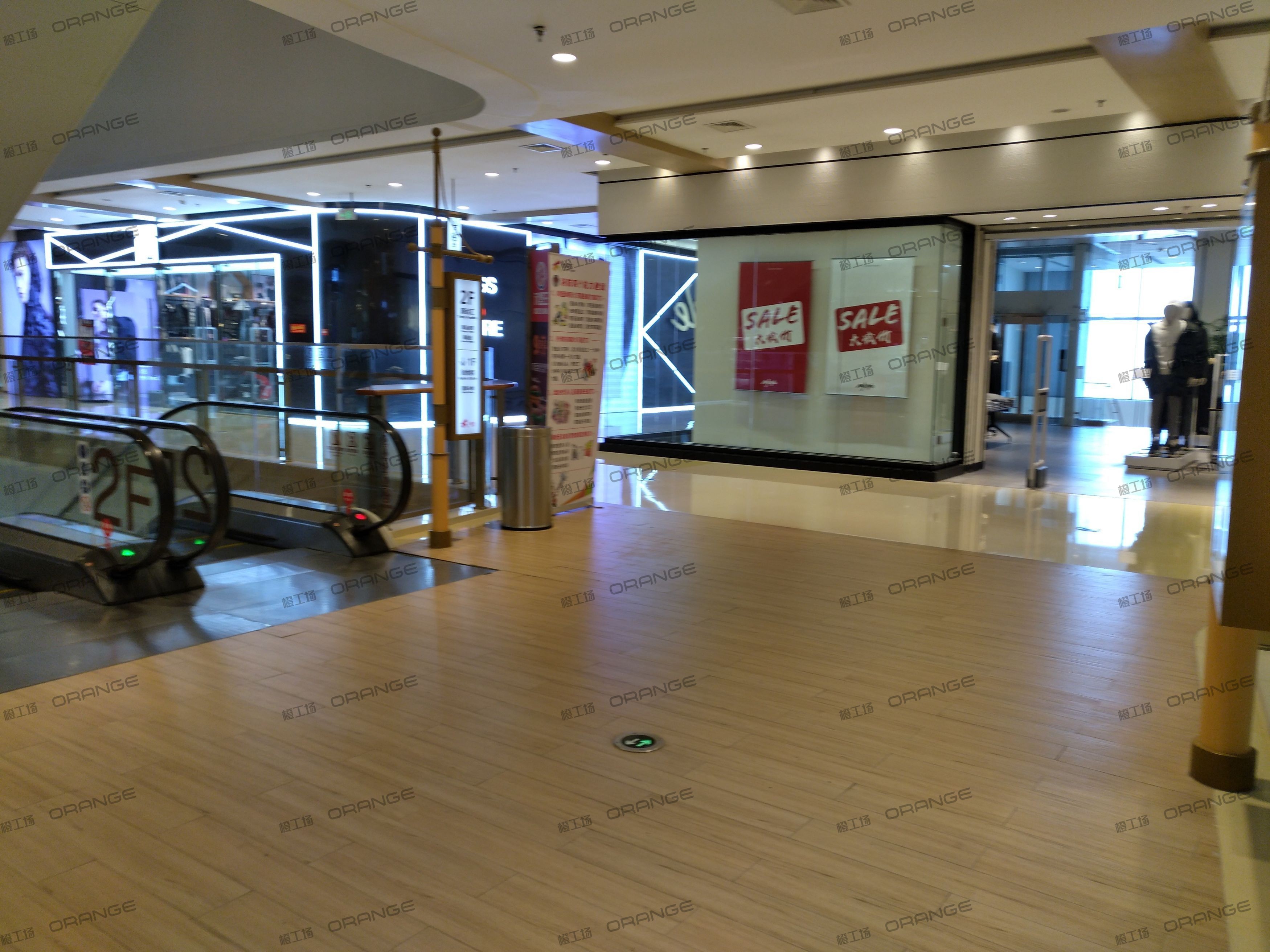 烟台大悦城-室内二层东侧扶梯前4