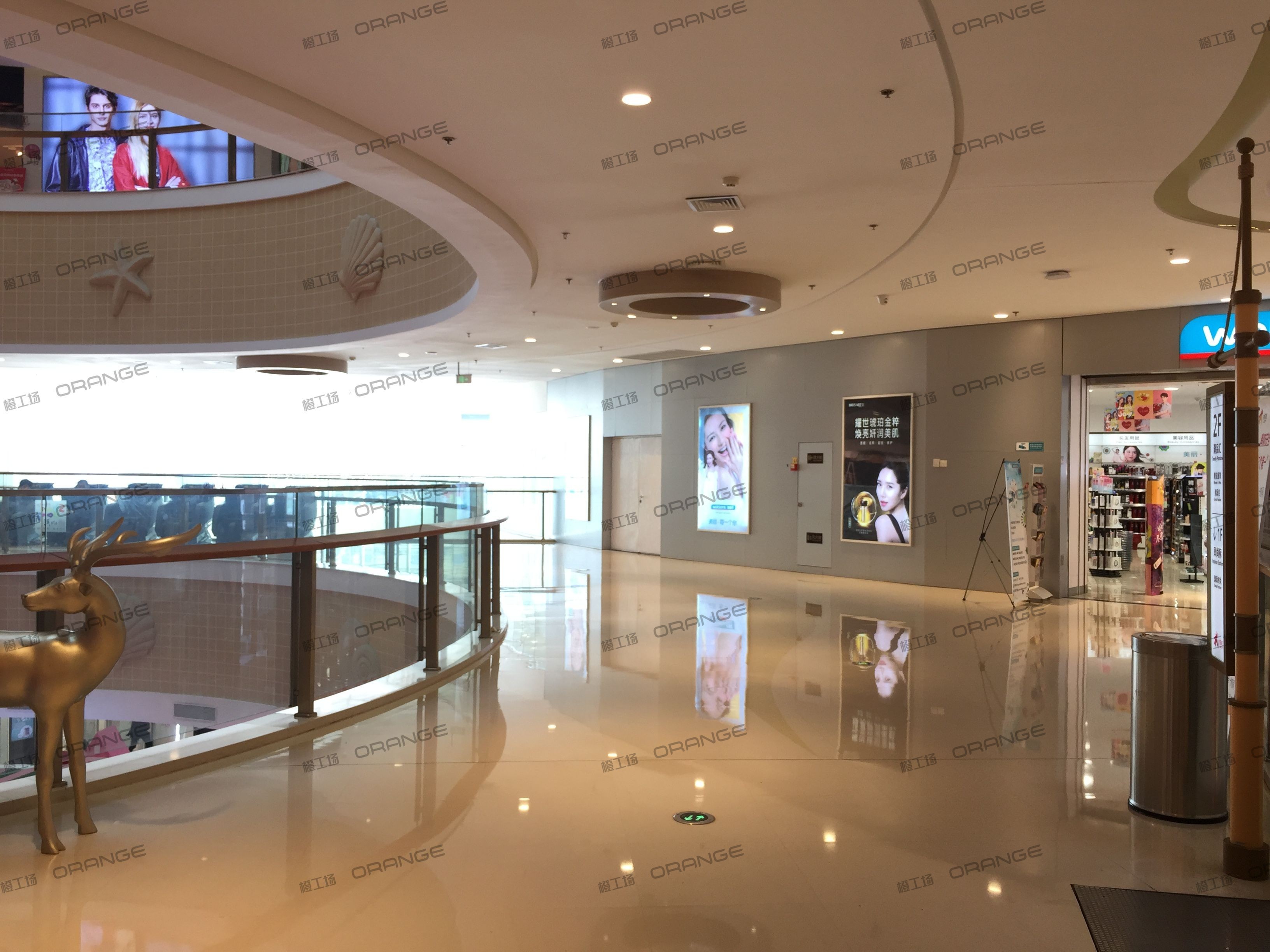 烟台大悦城-室内二层南侧扶梯前3