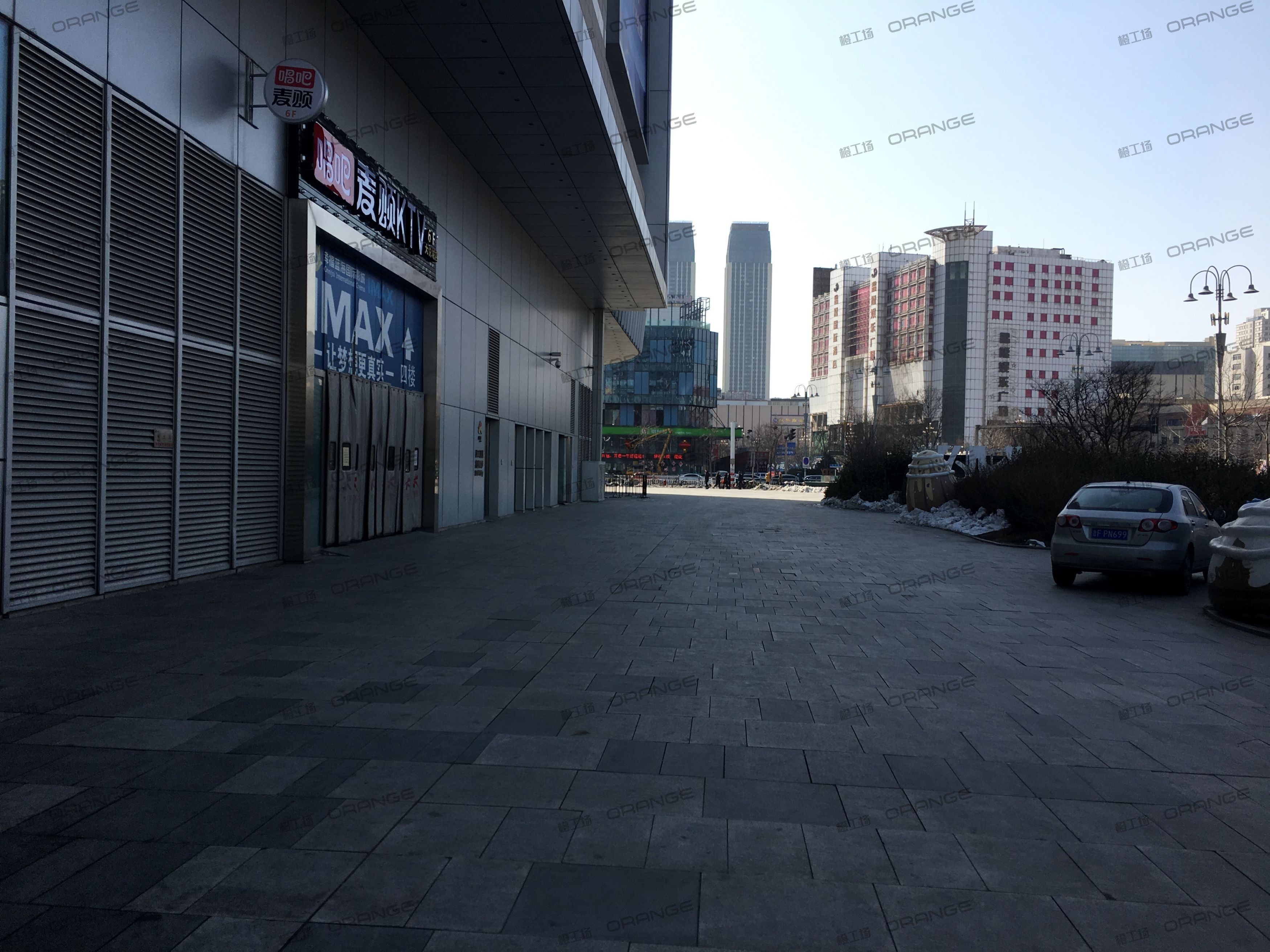 烟台大悦城-室外西走廊1