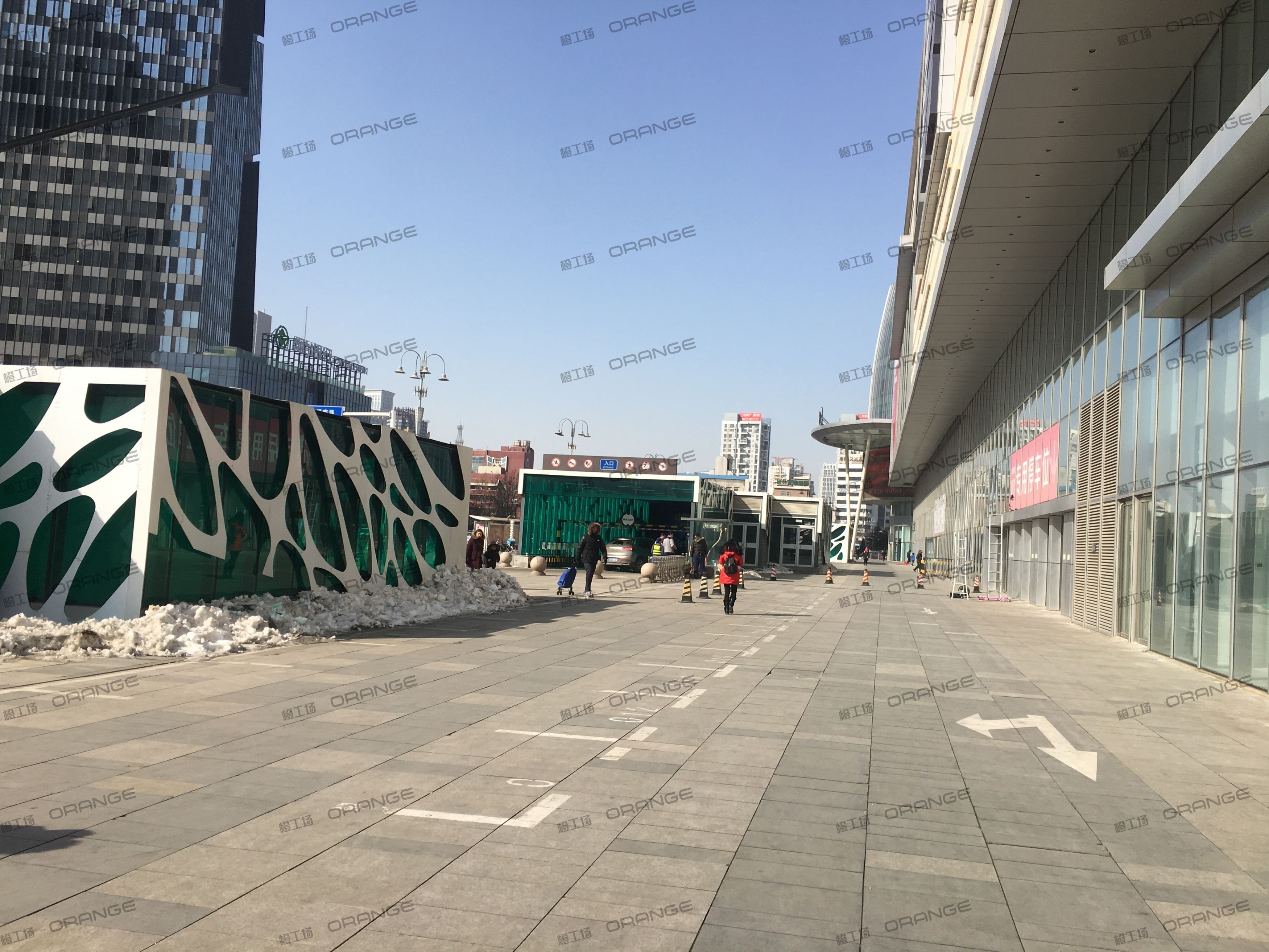 烟台大悦城-室外东南走廊3