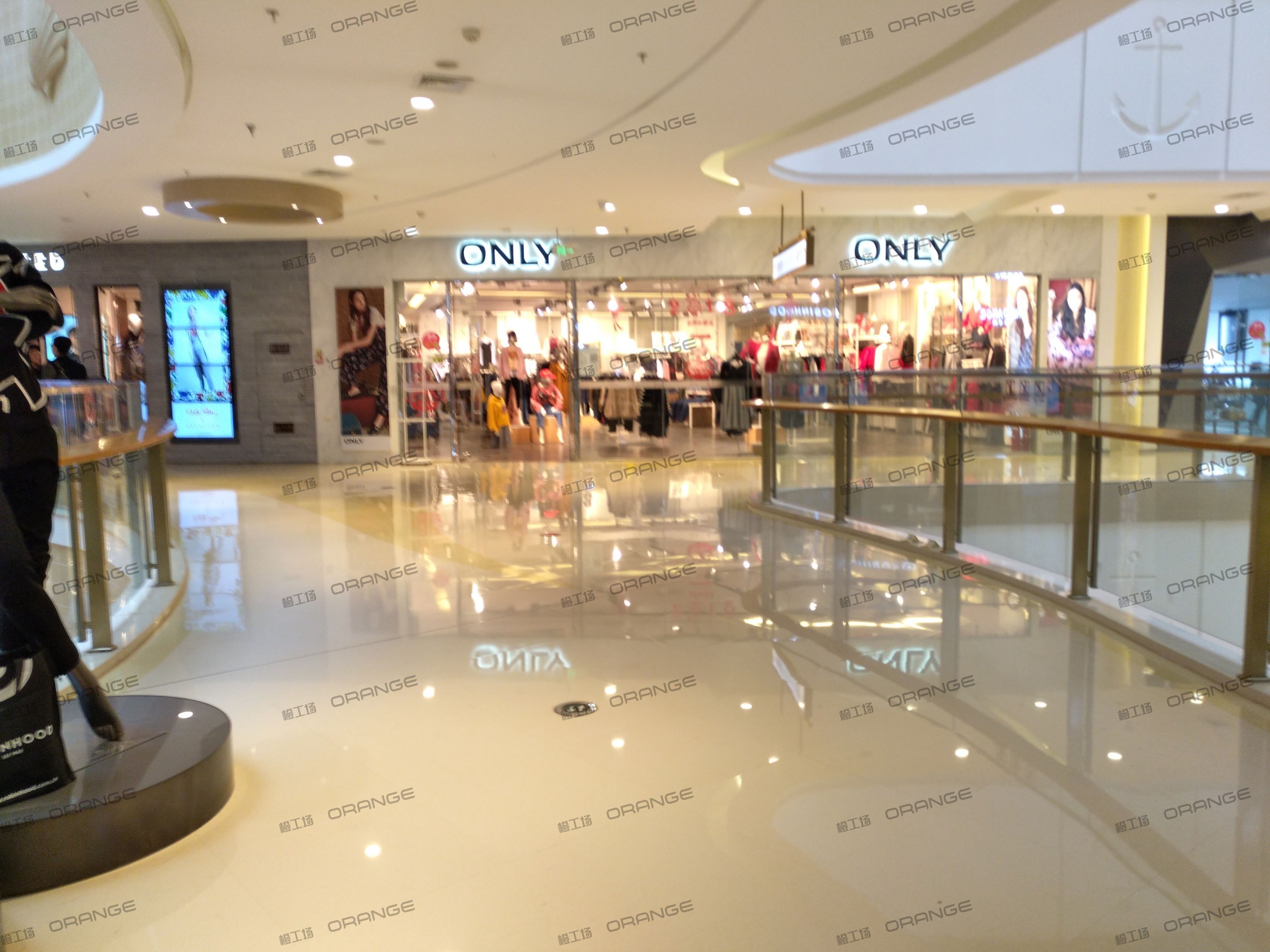 烟台大悦城-室内三层东中庭环廊西4