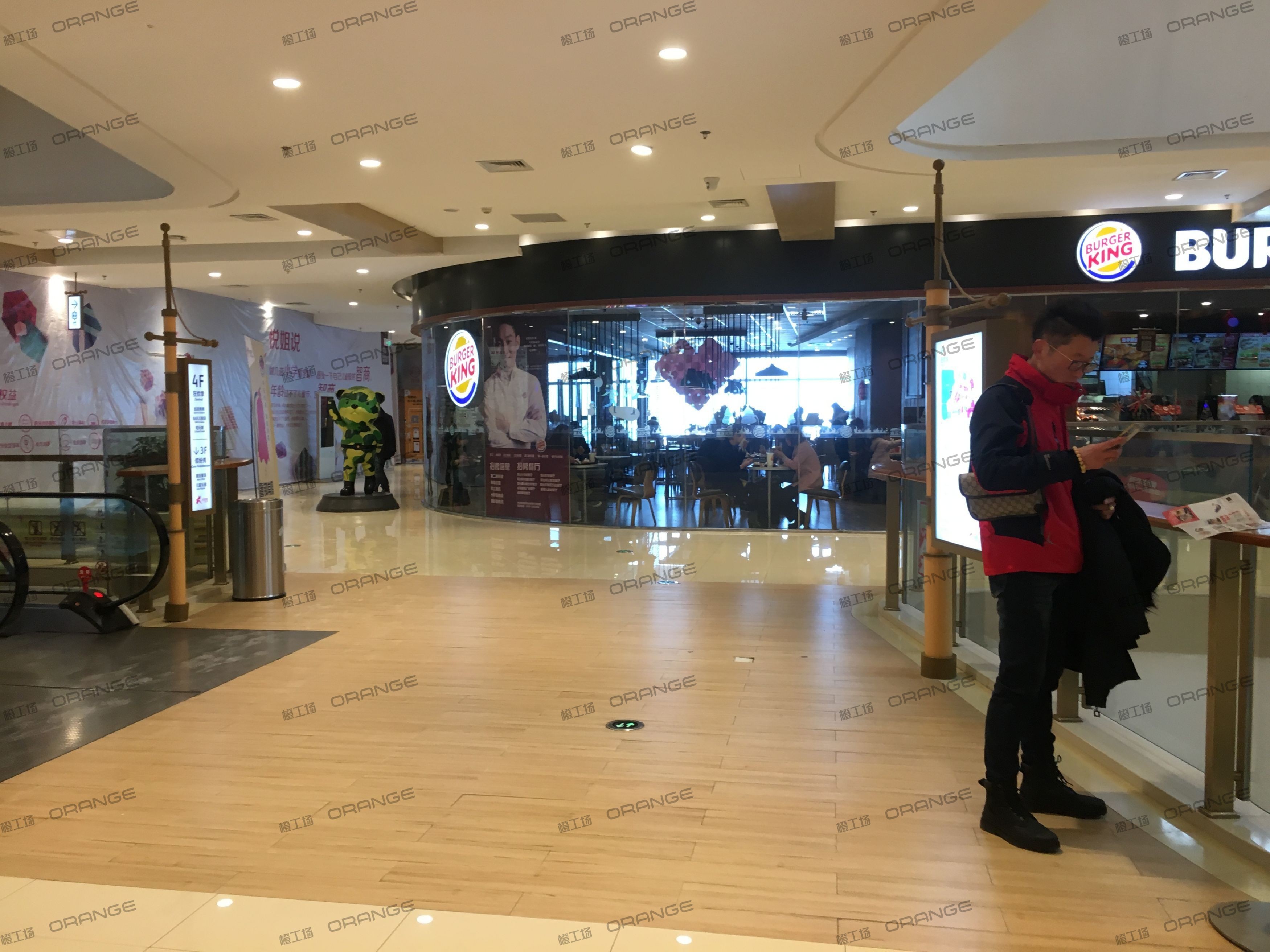 烟台大悦城-室内四层北扶梯东走廊1