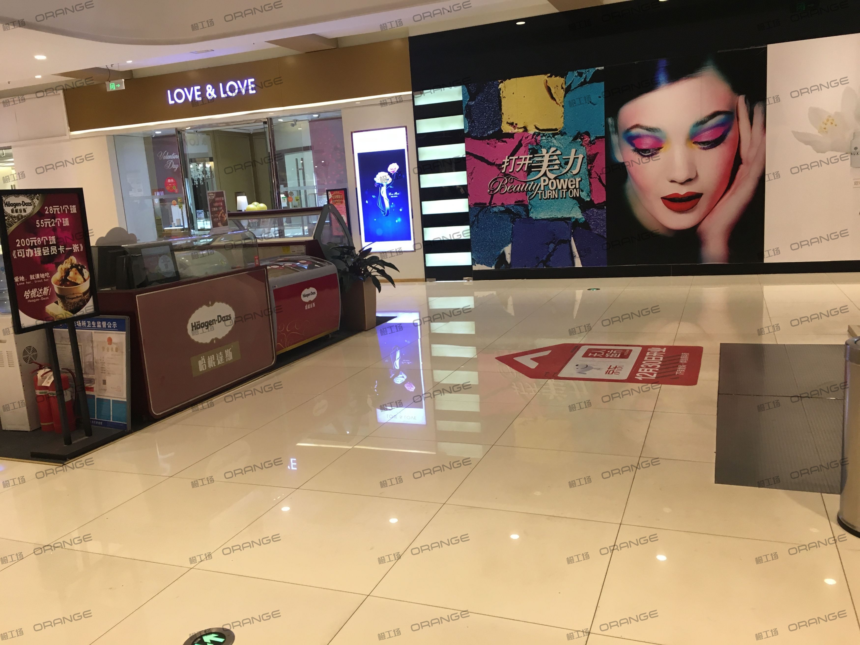 烟台大悦城-室内一层西侧走廊扶梯北侧4