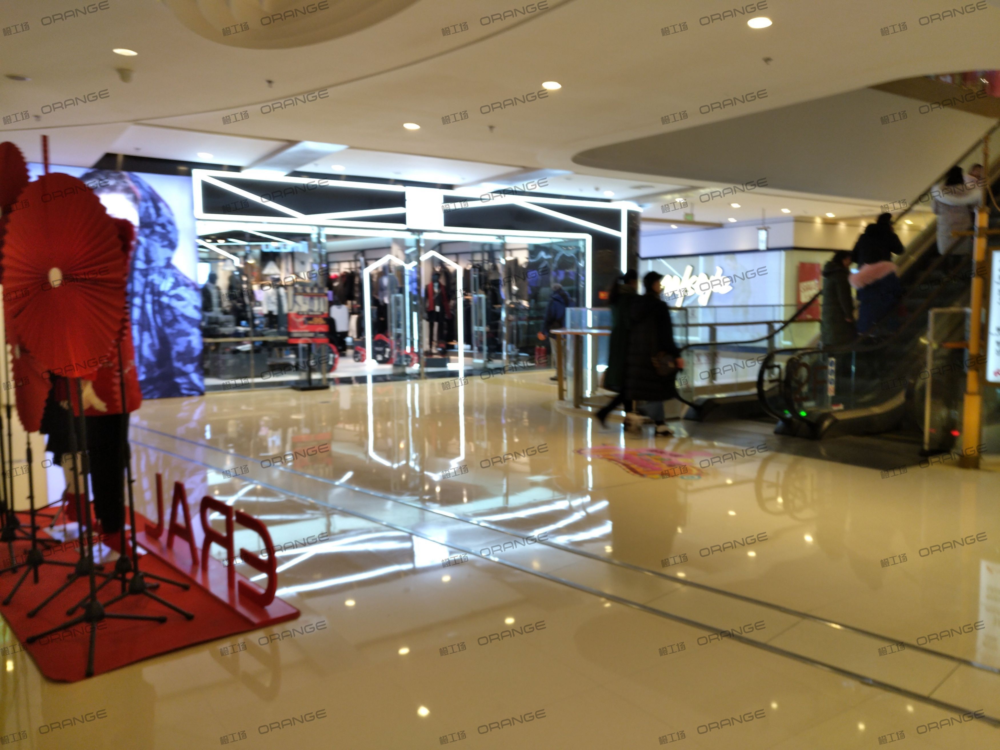 烟台大悦城-室内二层中庭环廊南2