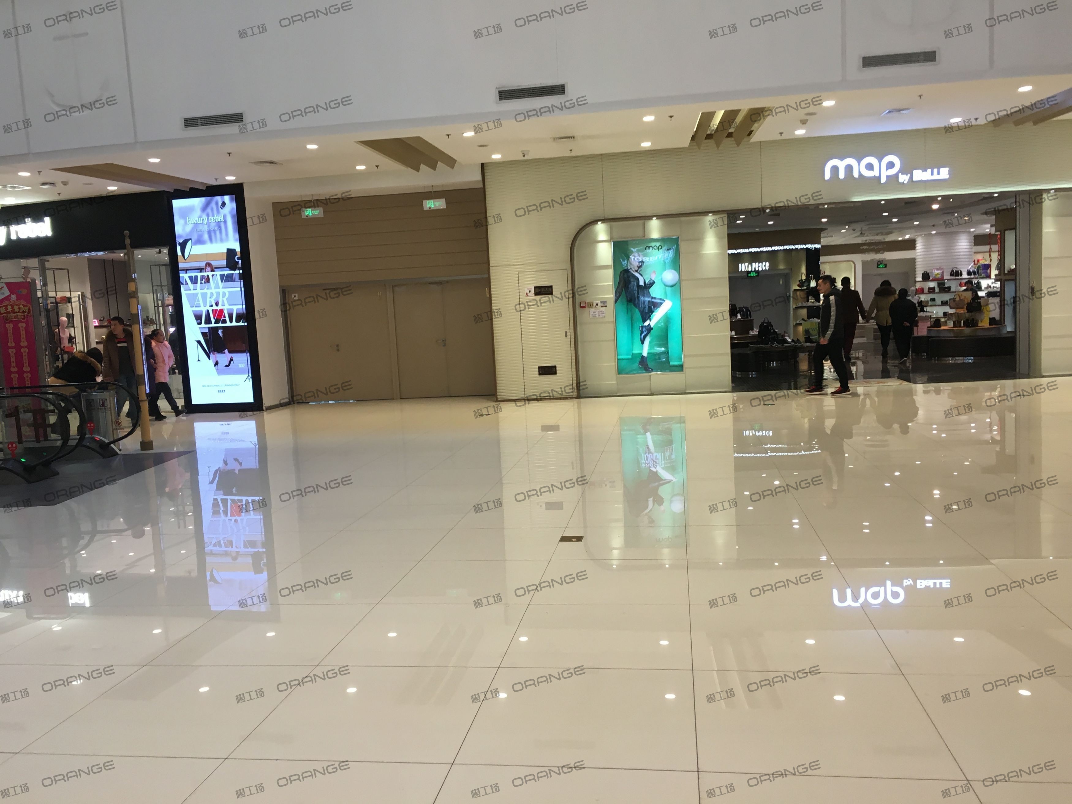 烟台大悦城-室内一层南侧走廊东侧扶梯西侧3