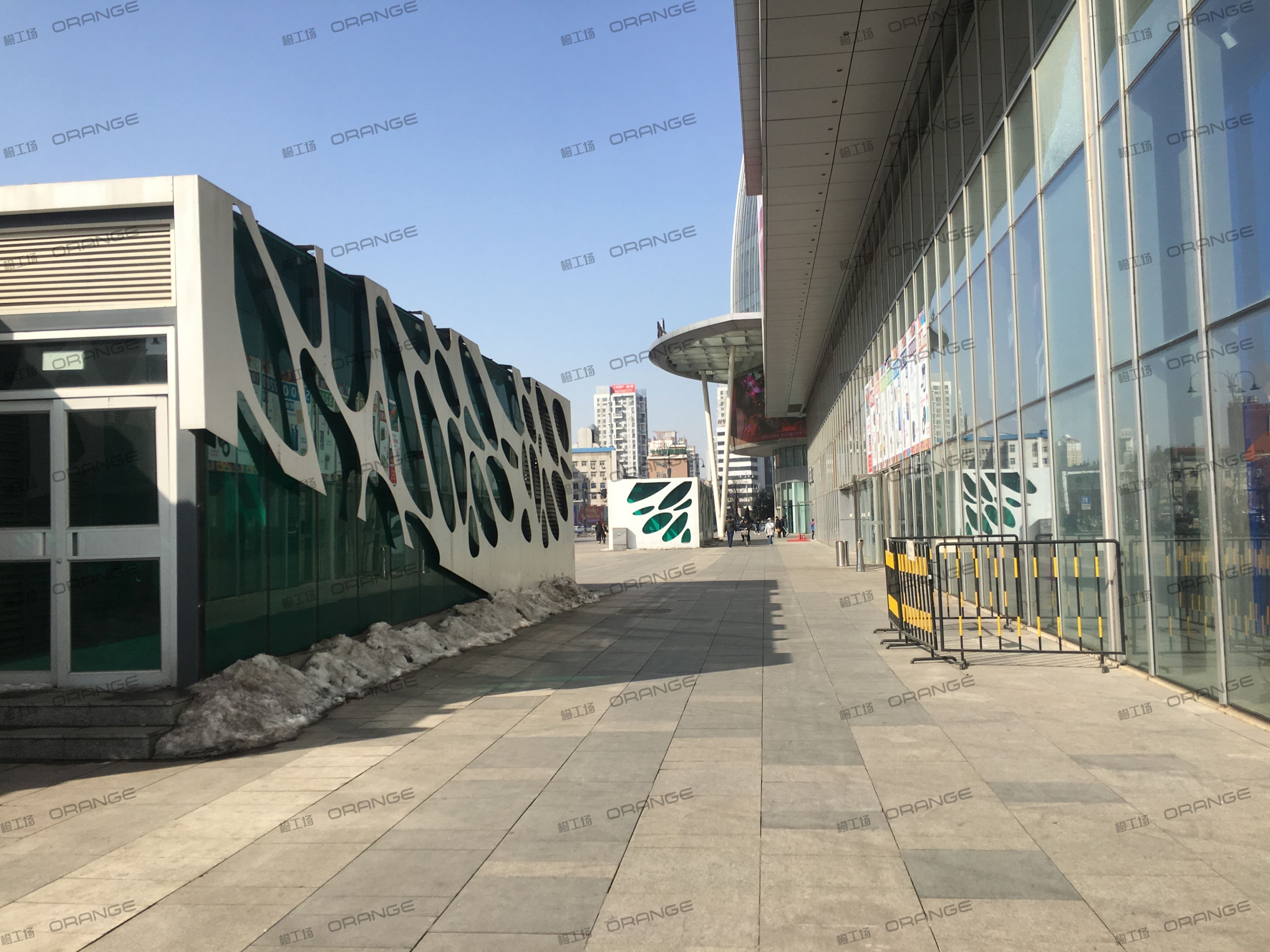 烟台大悦城-室外南走廊3