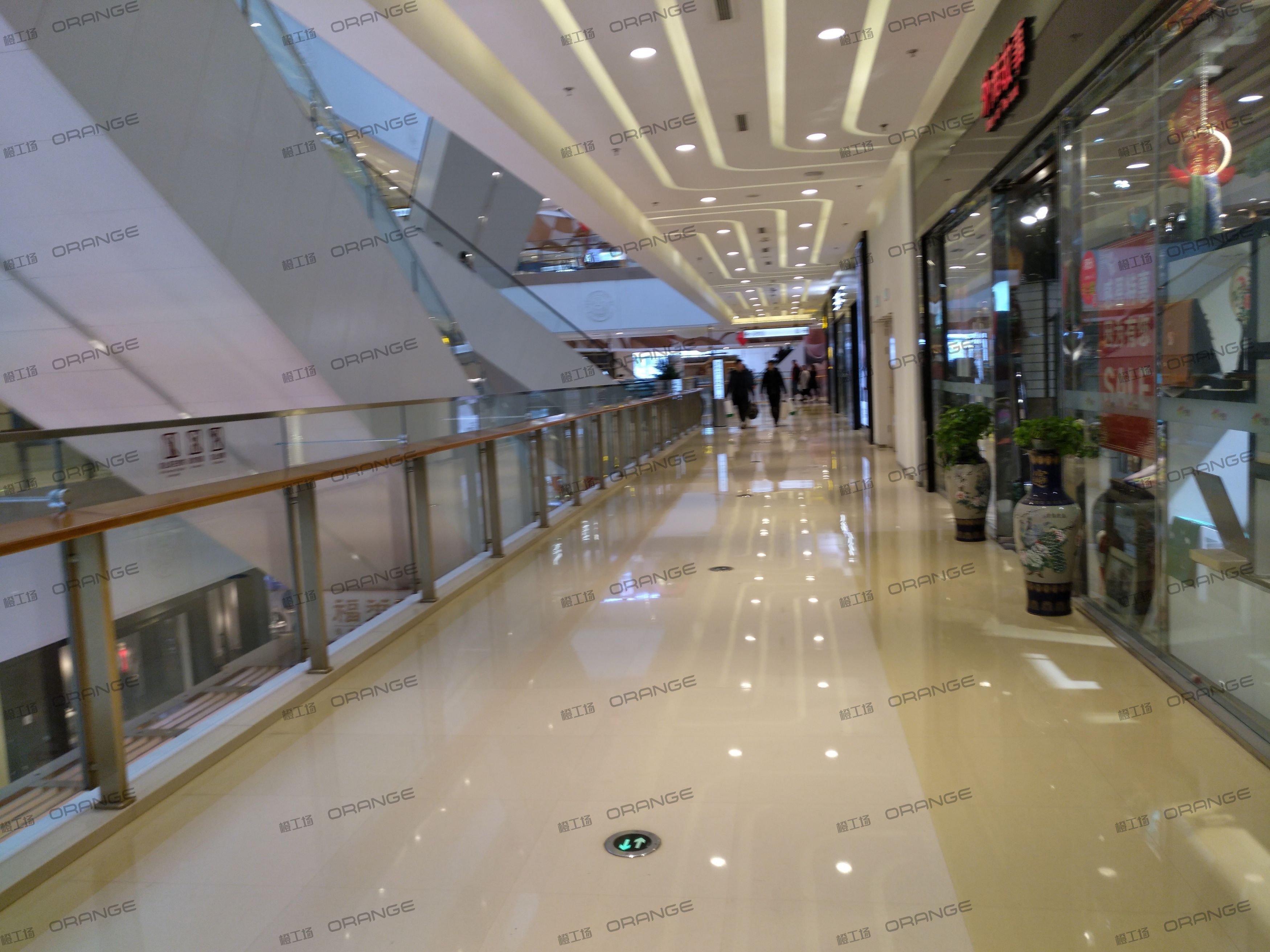 烟台大悦城-室内二层中部环廊东走廊1