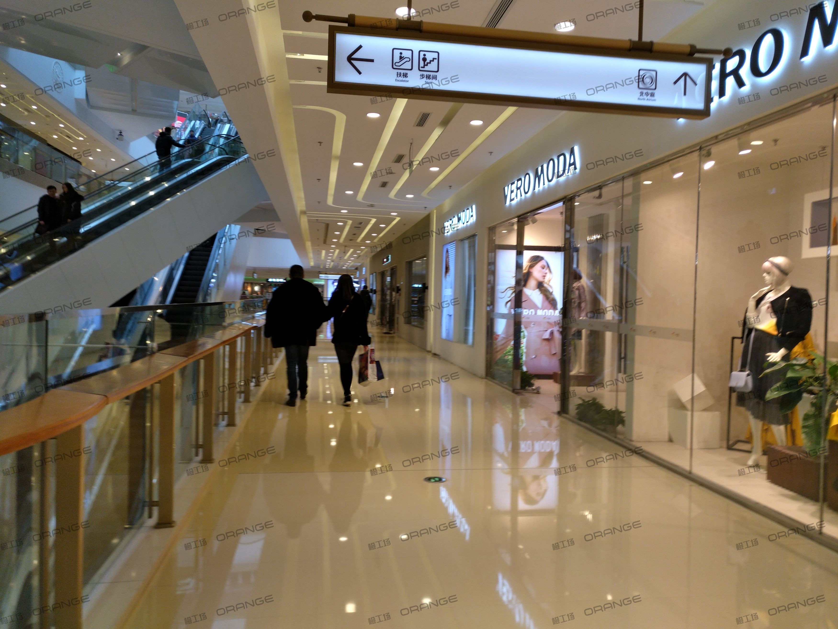 烟台大悦城-室内二层中部环廊西走廊3