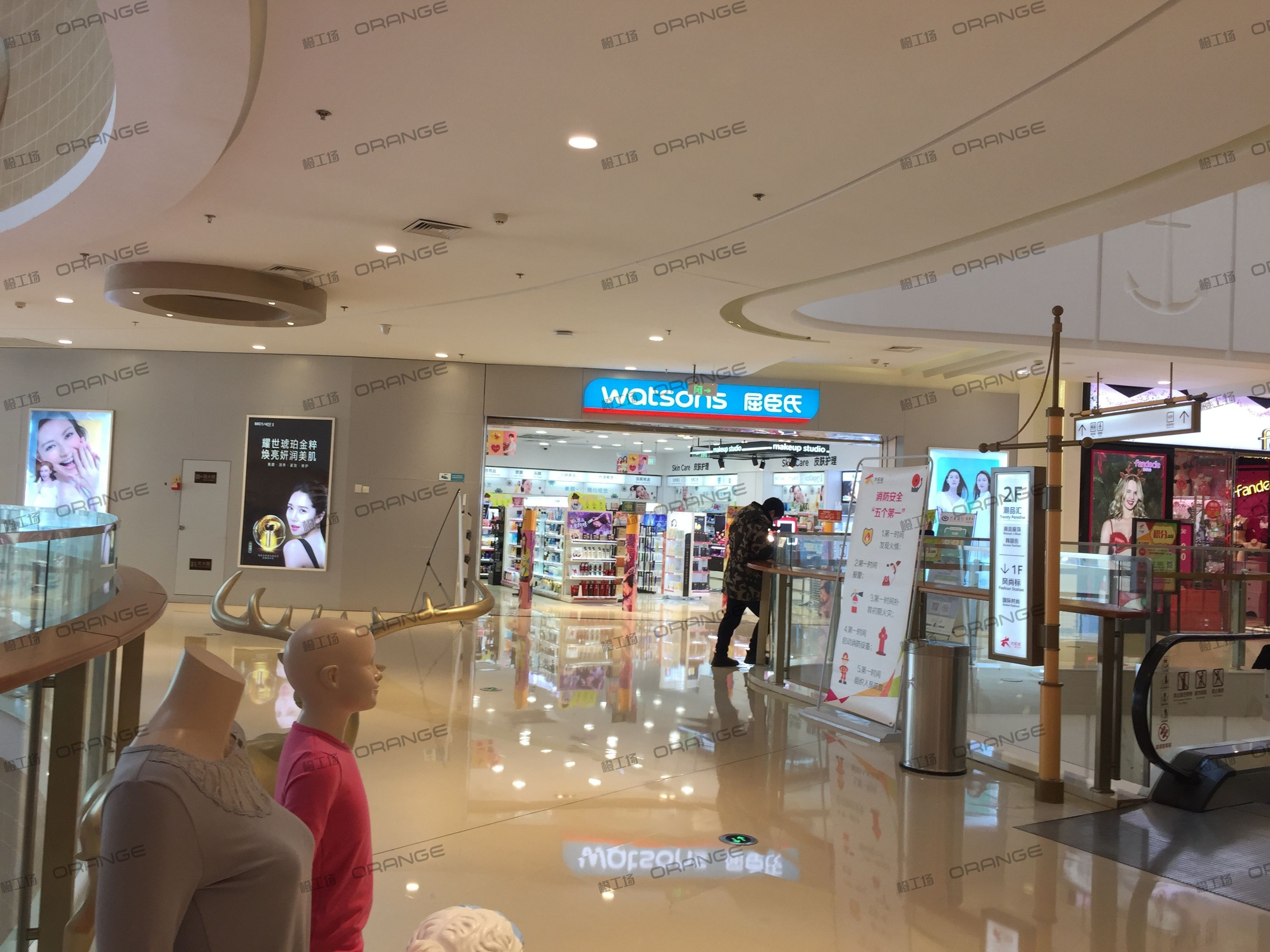 烟台大悦城-室内二层南侧扶梯前2