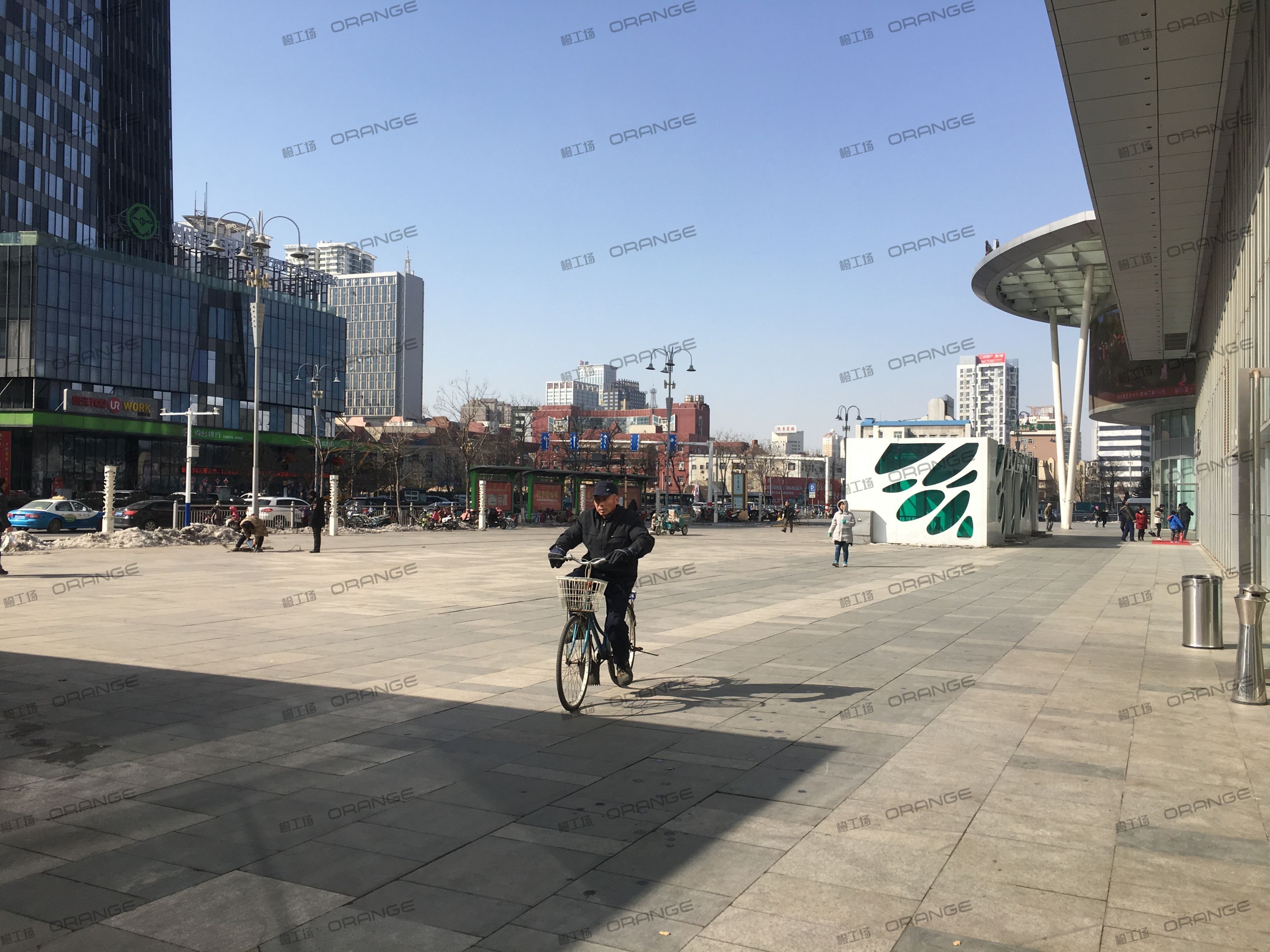 烟台大悦城-室外南走廊1