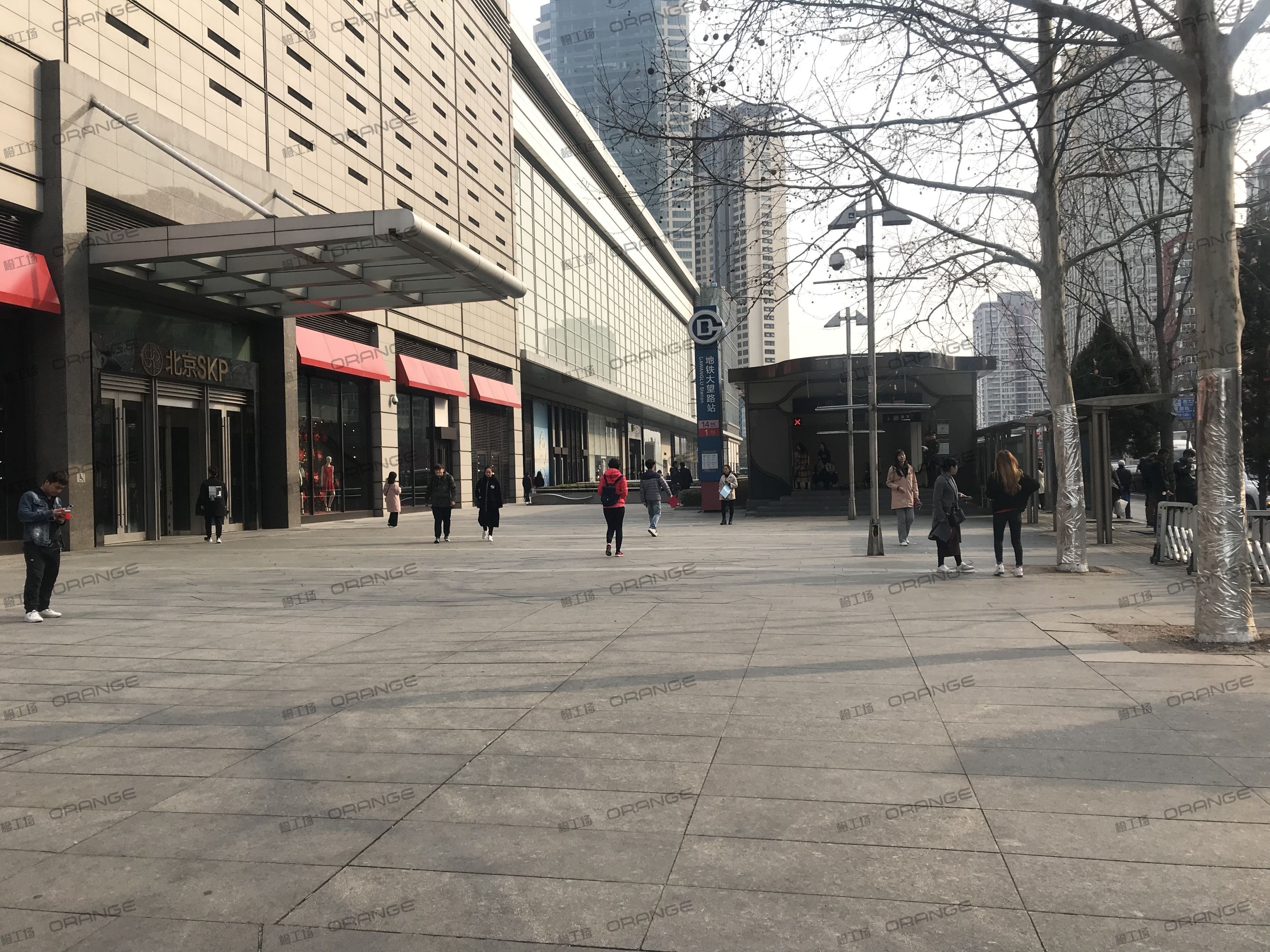 北京SKP（原北京新光天地）-室外西侧大望路地铁F口3