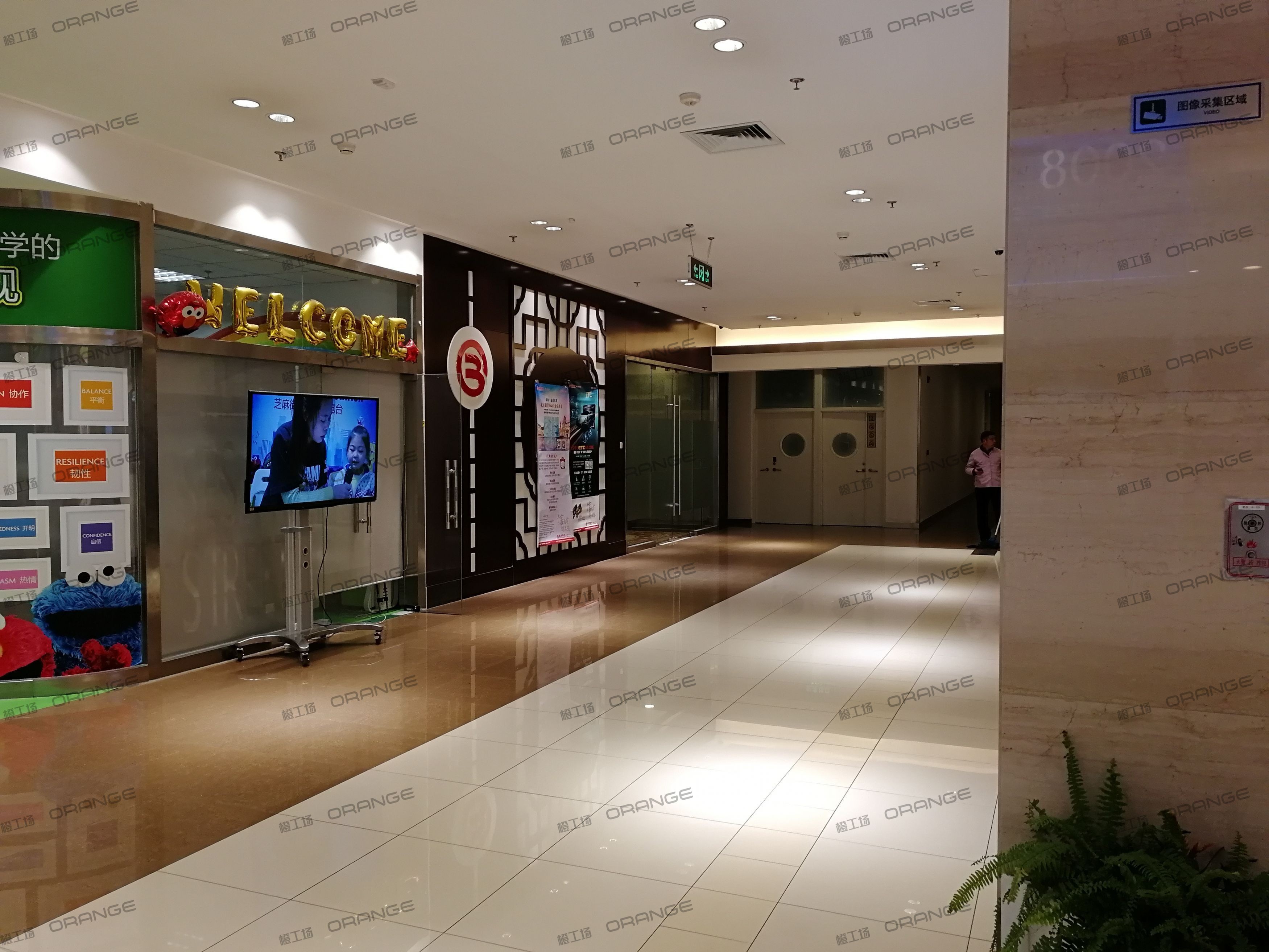 北京常营华联-室内二层西区西侧北京银行门前4