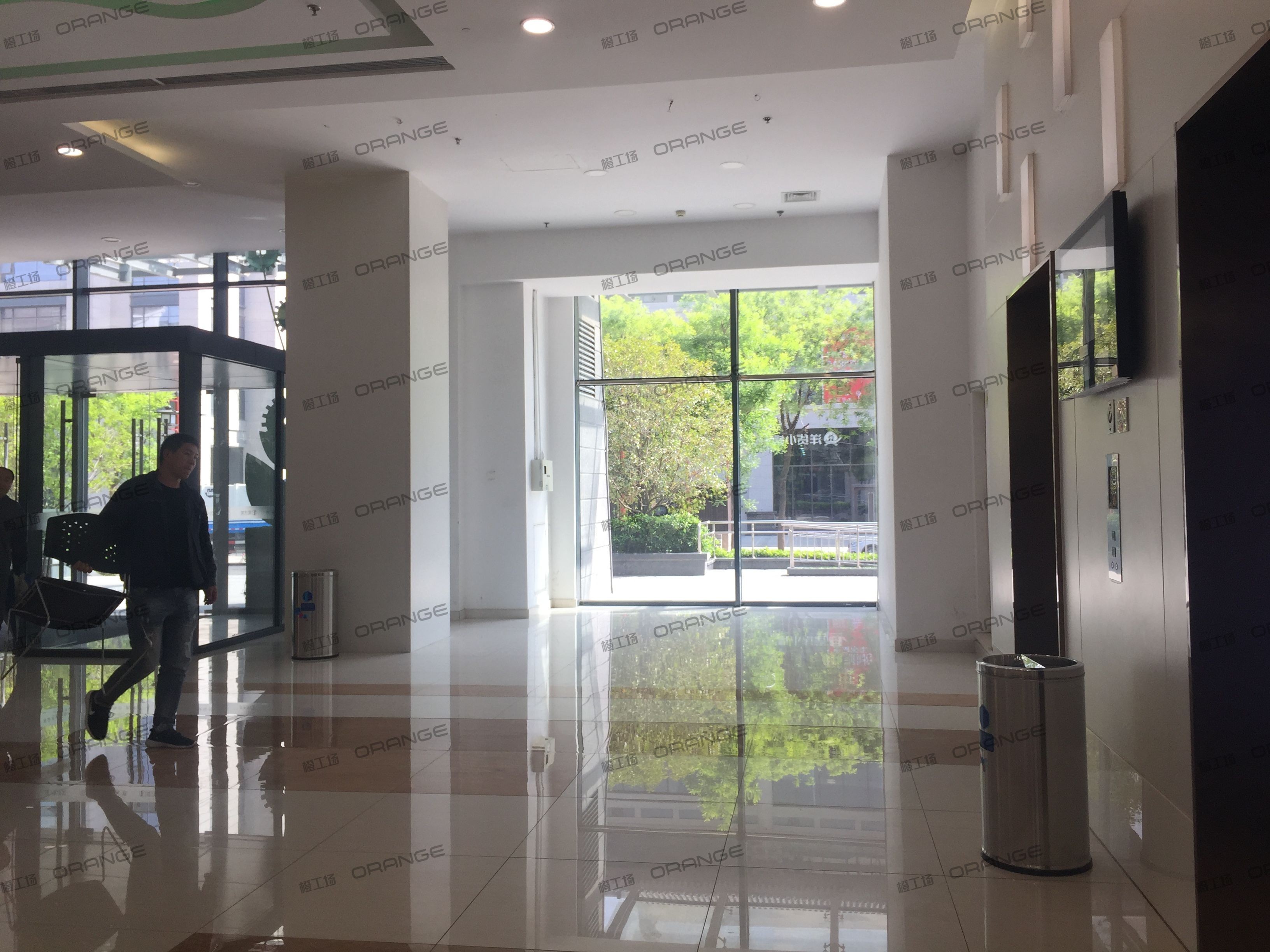 西安壹洋堂-室内一层南侧直梯前4