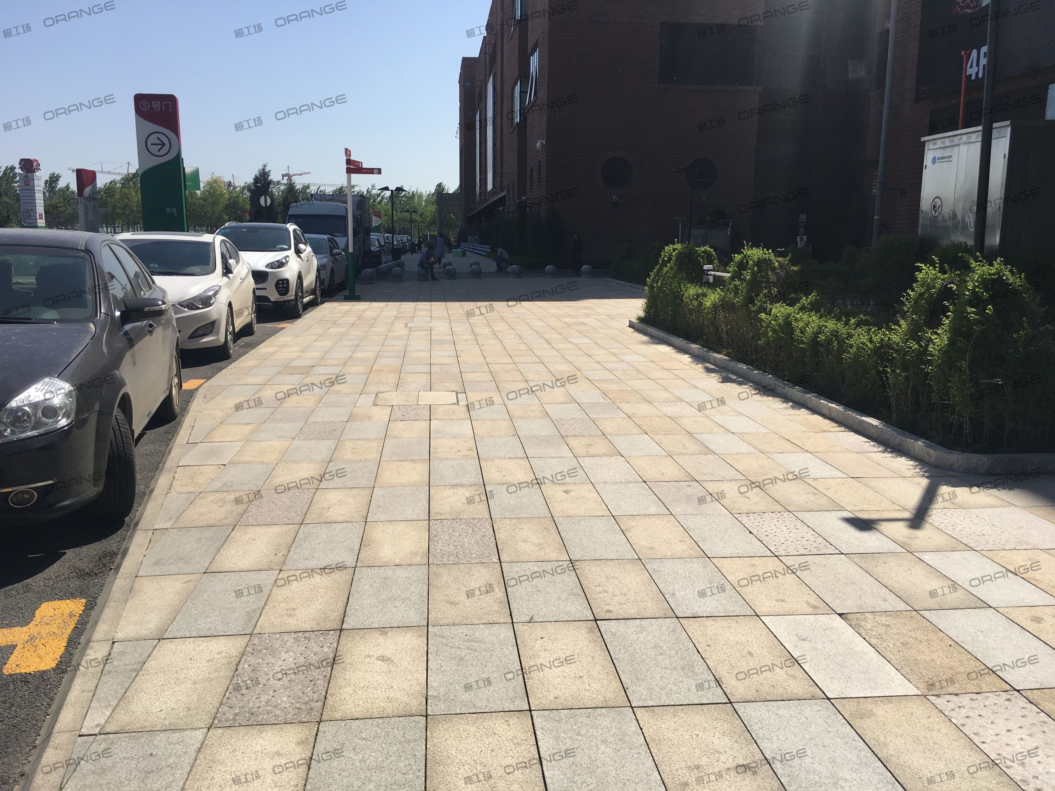 西安砂之船奥特莱斯-室外西侧中部走廊2