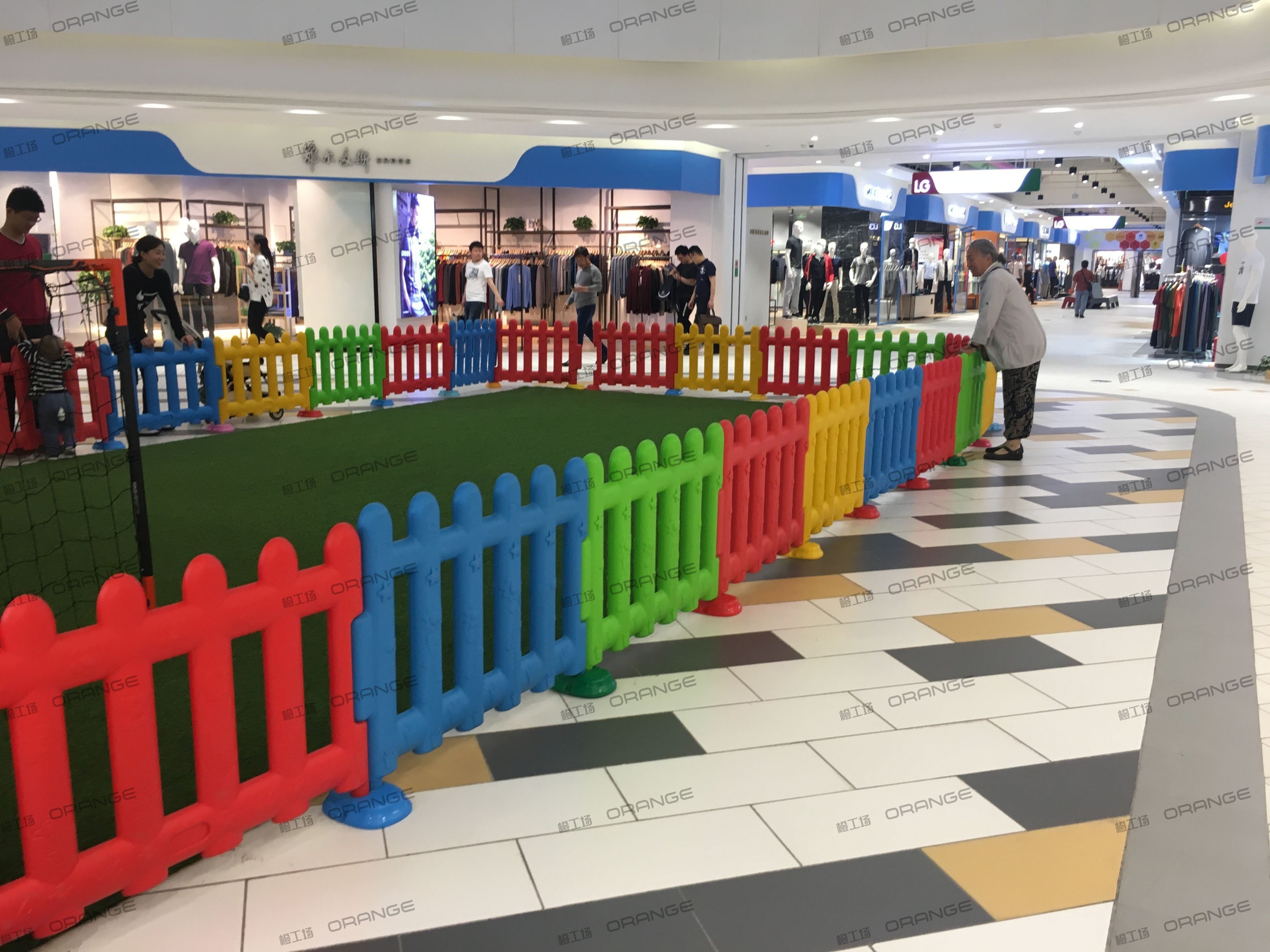 西安砂之船奥特莱斯-室内B1扶梯东4