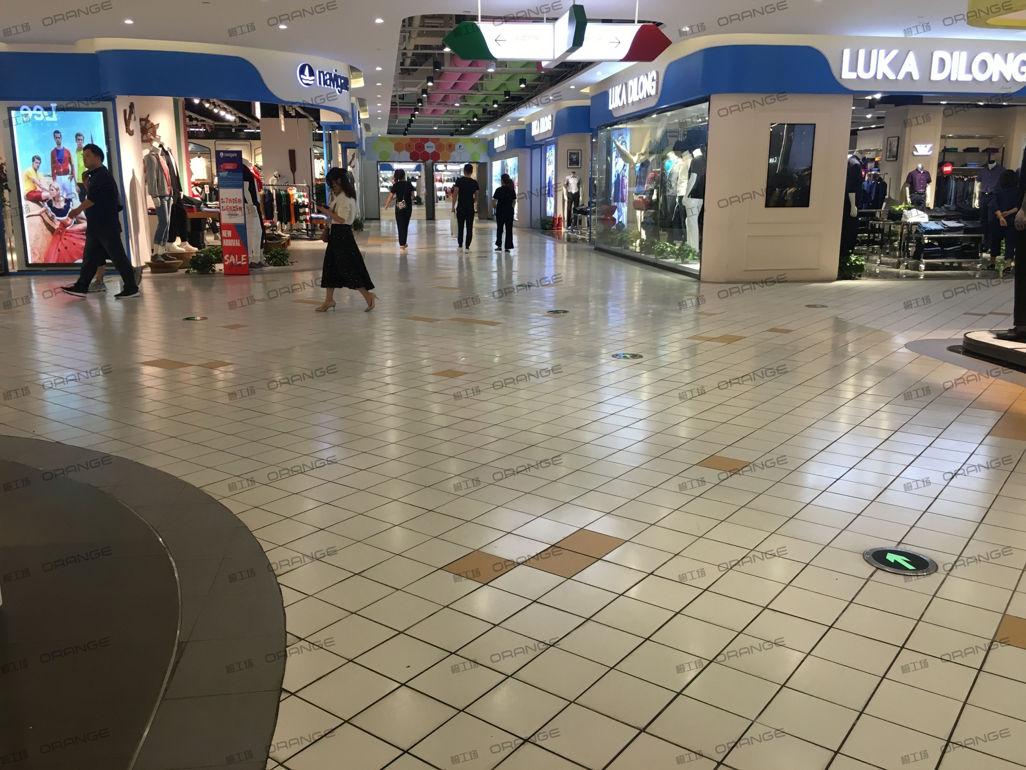西安砂之船奥特莱斯-室内B1西侧通道1