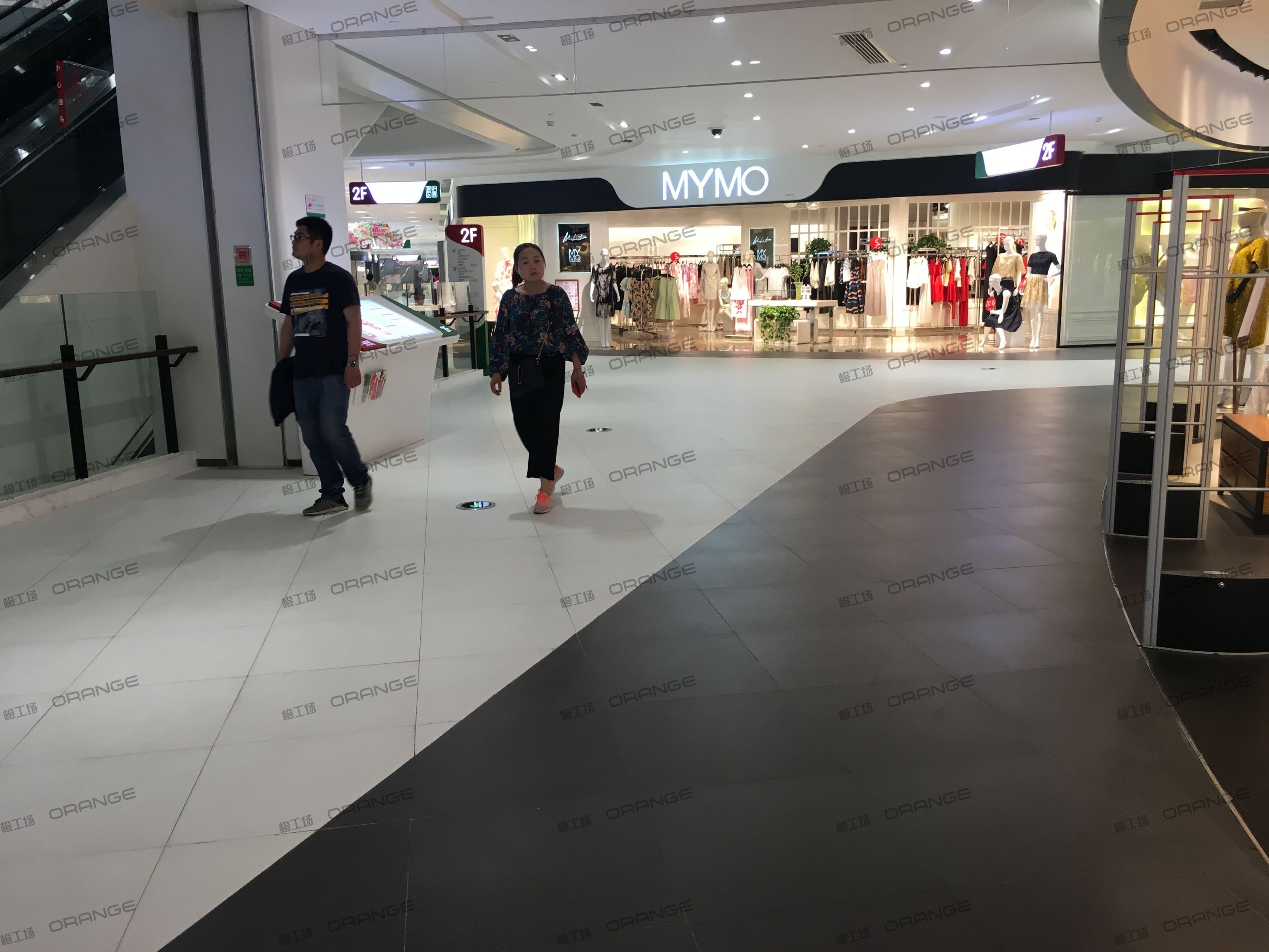 西安砂之船奥特莱斯-室内二层西侧扶梯东3