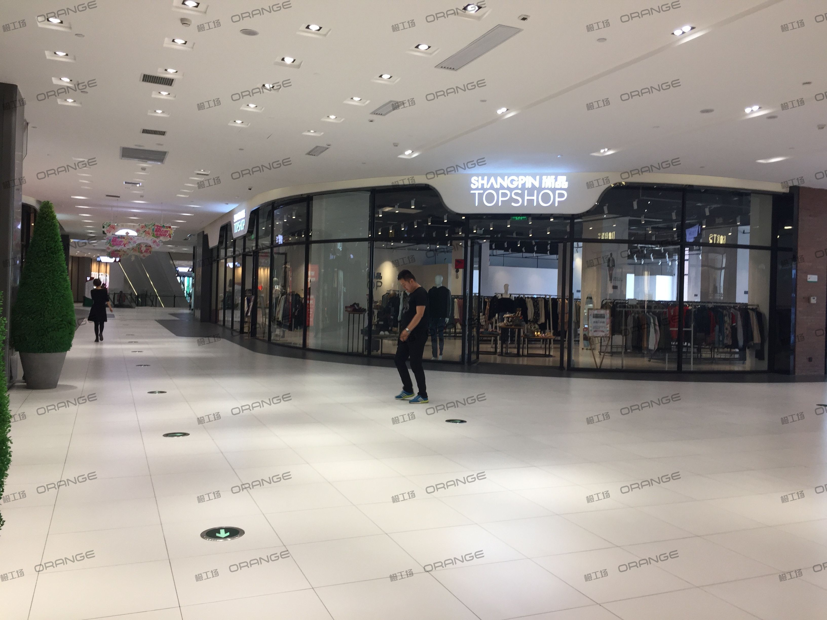 西安砂之船奥特莱斯-室内一层北侧走廊2