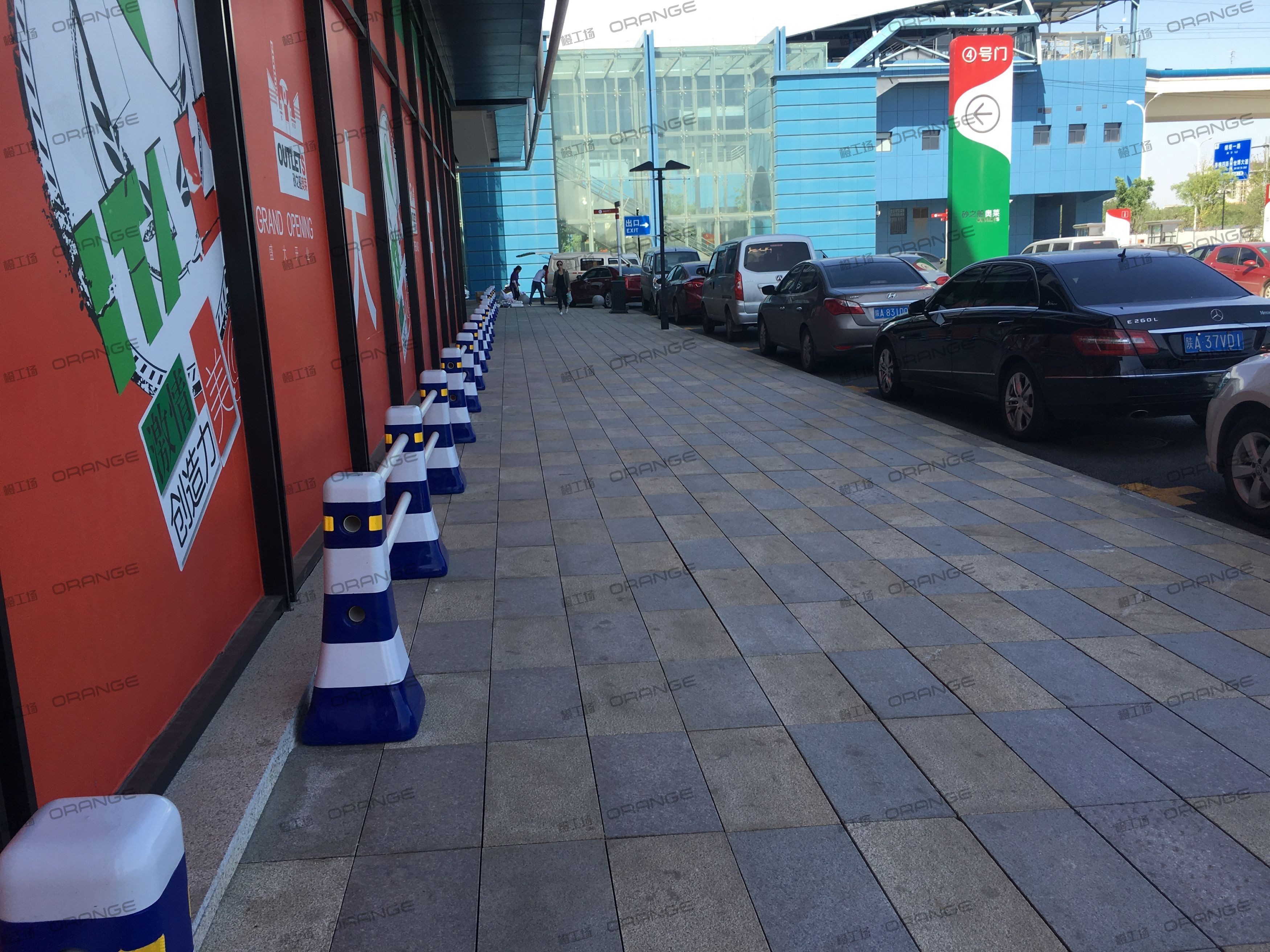 西安砂之船奥特莱斯-室外西侧走廊3