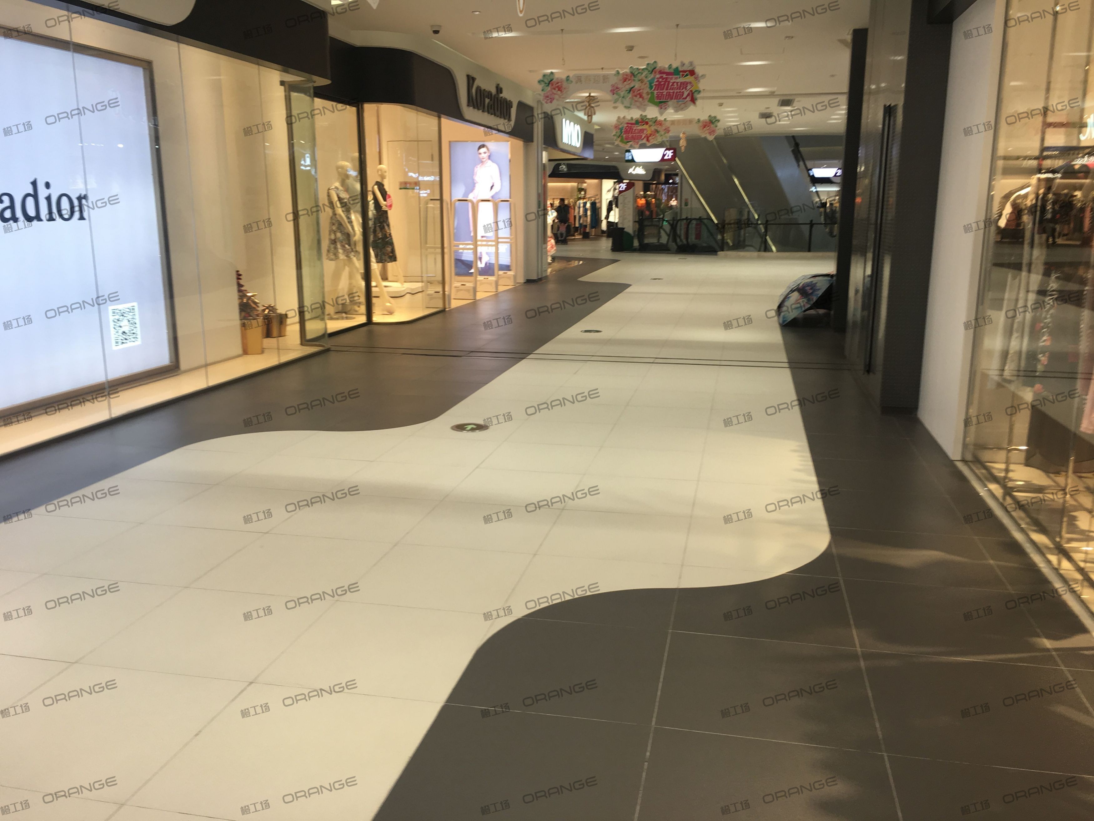 西安砂之船奥特莱斯-室内二层西侧中部走廊2