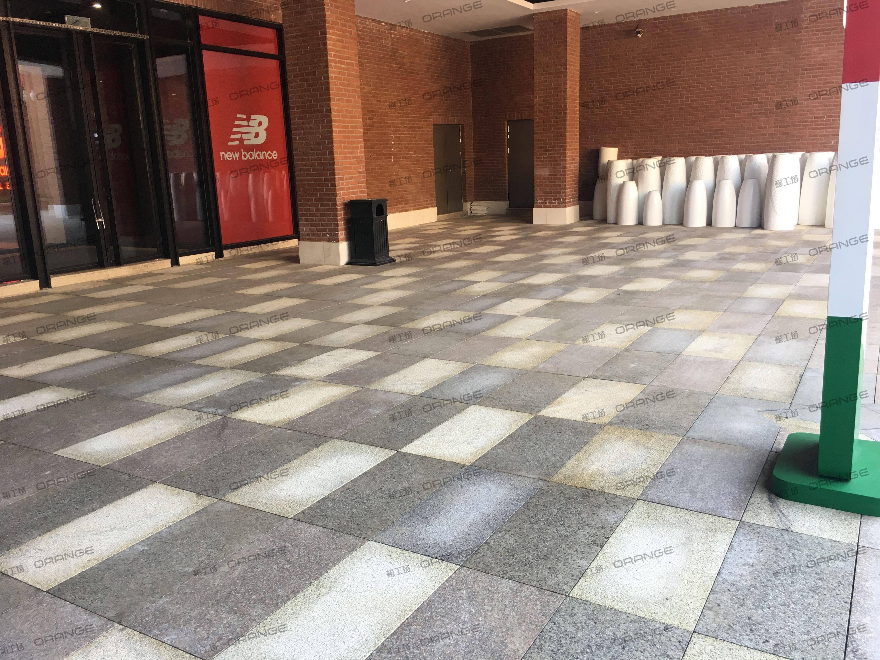 西安砂之船奥特莱斯-室外B1南门外2