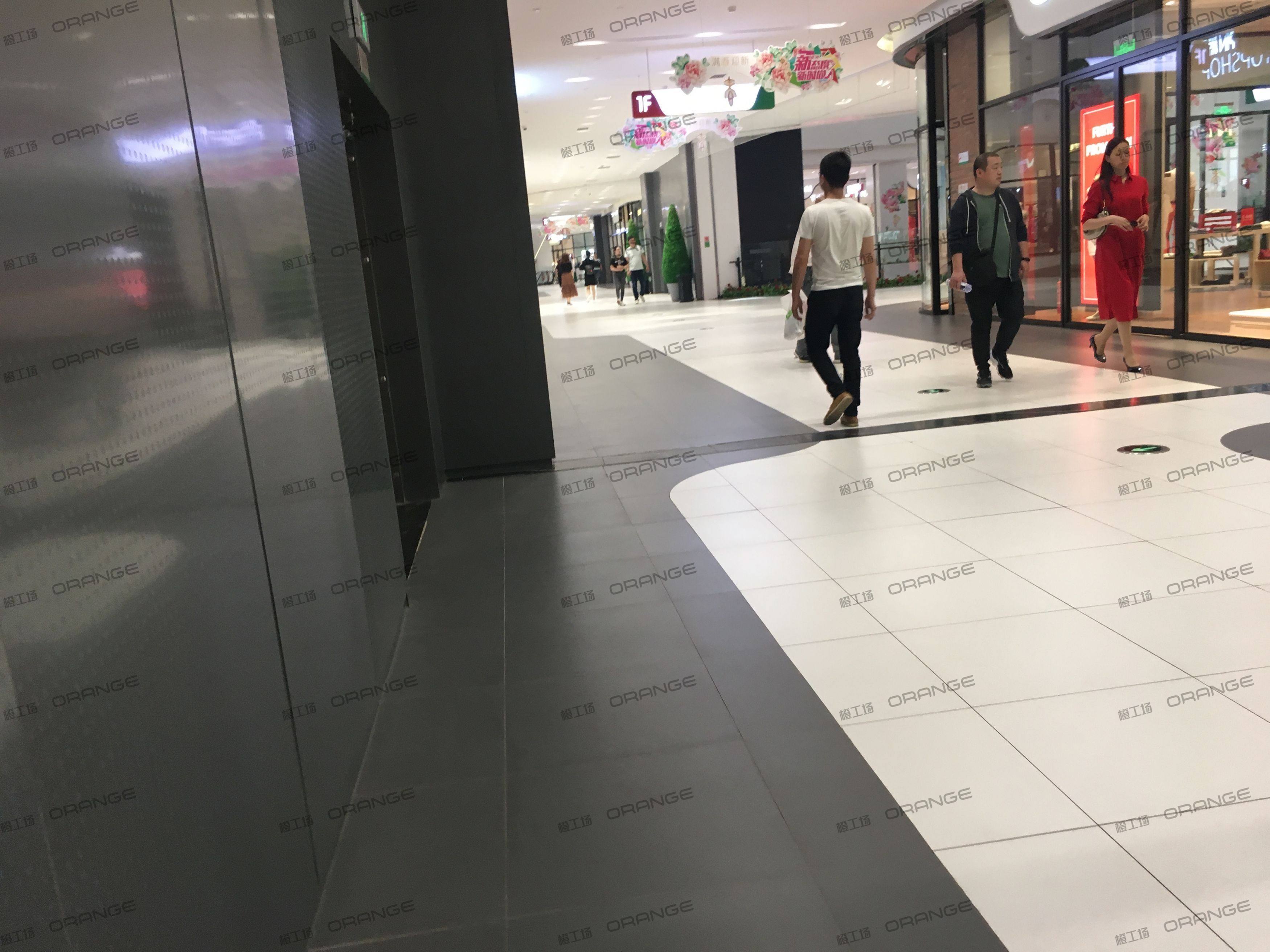 西安砂之船奥特莱斯-室内一层北侧西走廊3