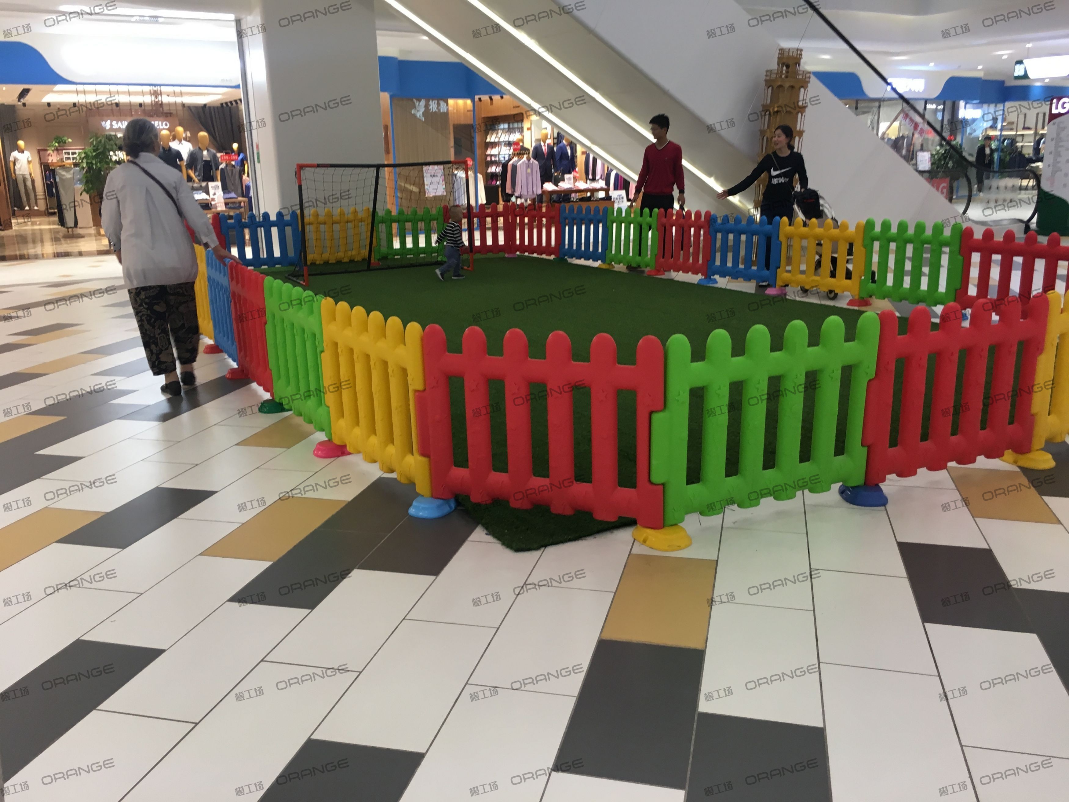 西安砂之船奥特莱斯-室内B1扶梯东1