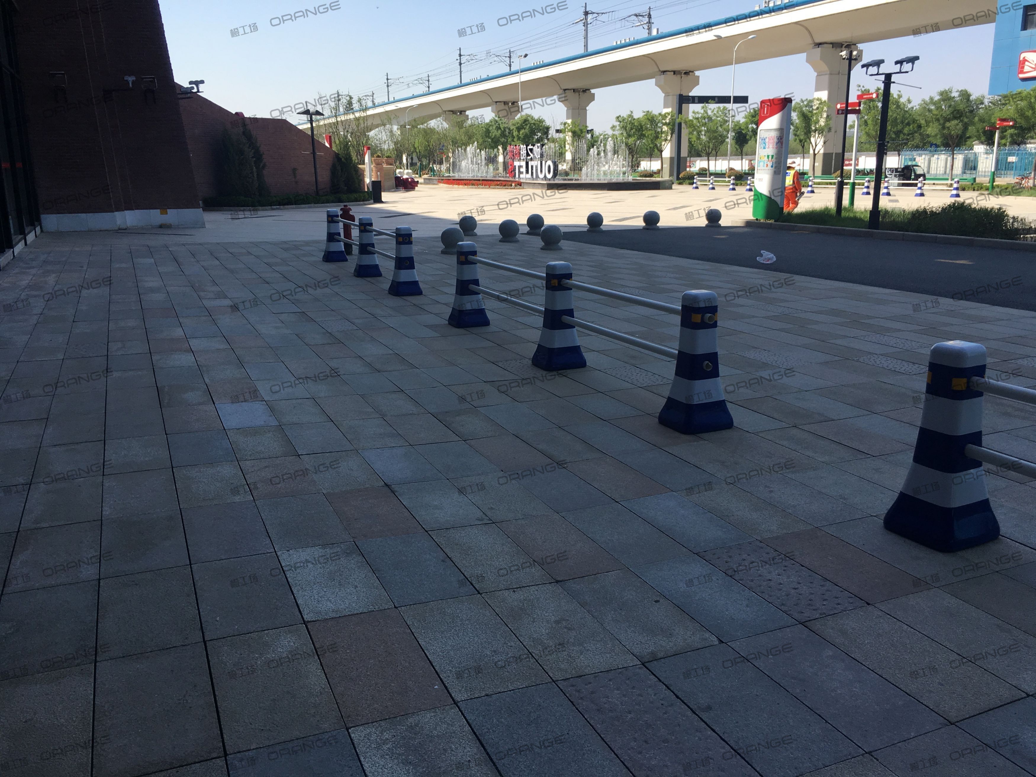 西安砂之船奥特莱斯-室外南侧走廊1