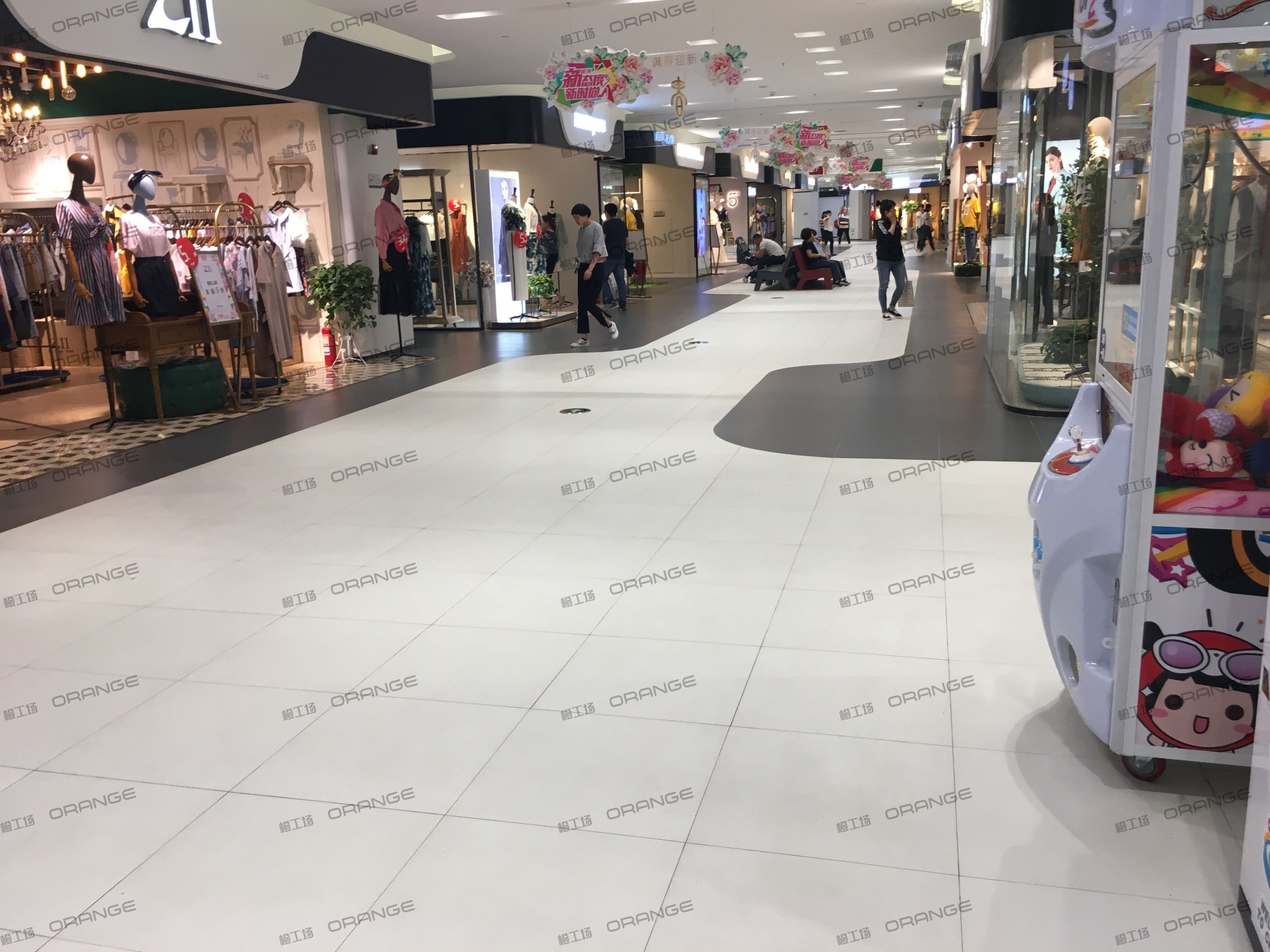 西安砂之船奥特莱斯-室内二层东侧扶梯东北1