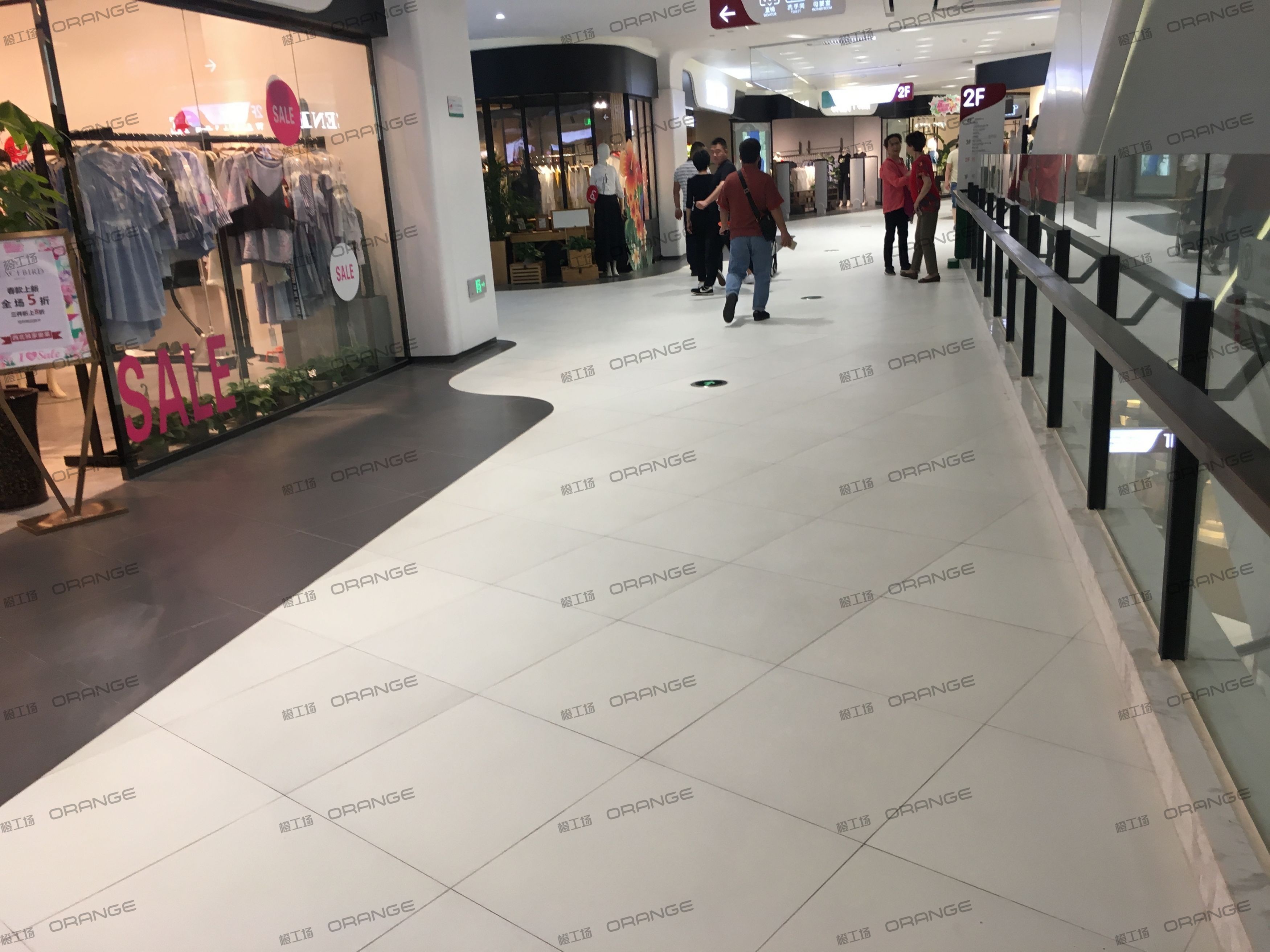 西安砂之船奥特莱斯-室内二层东侧扶梯南4