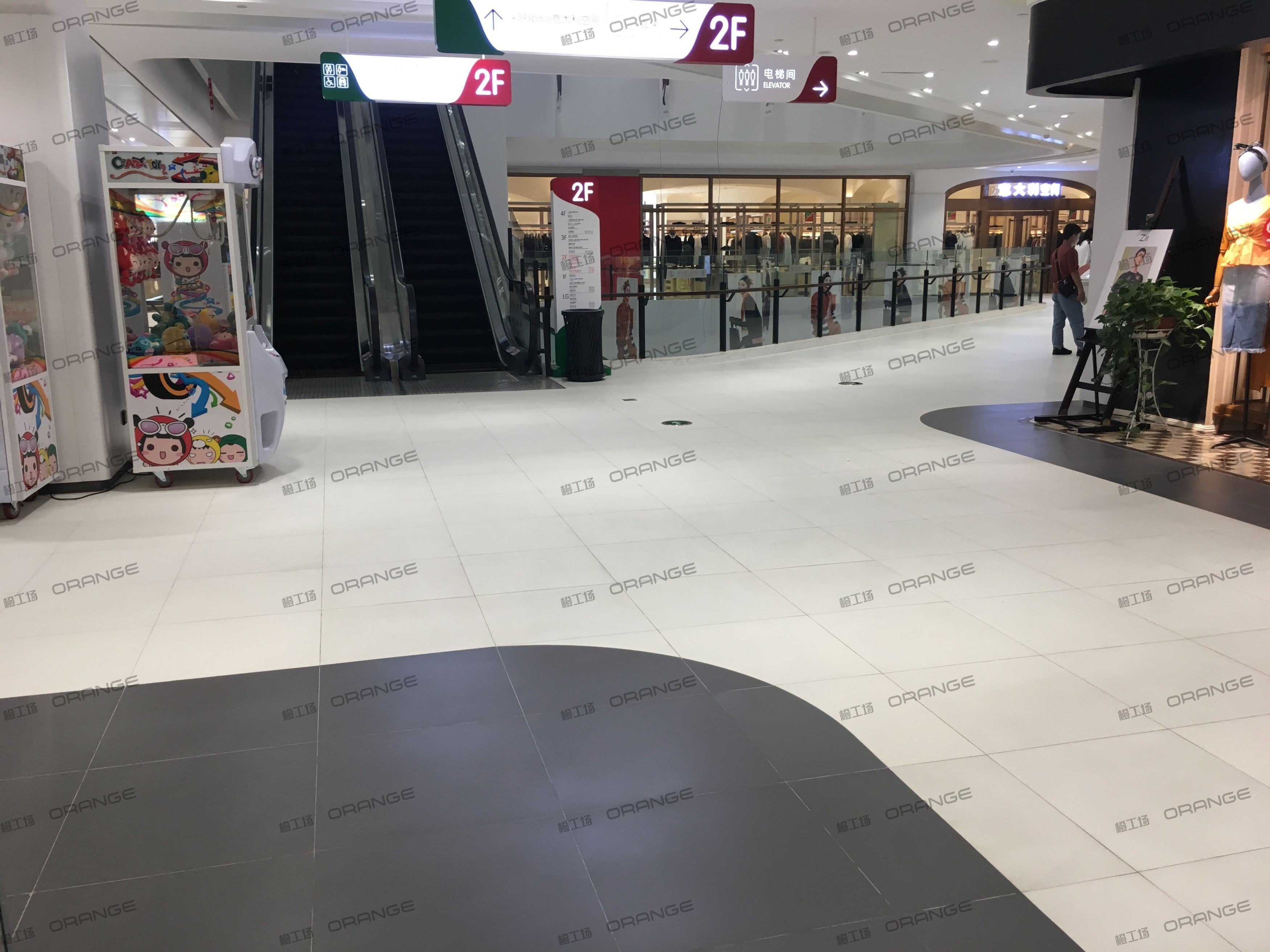 西安砂之船奥特莱斯-室内二层东侧扶梯东北4