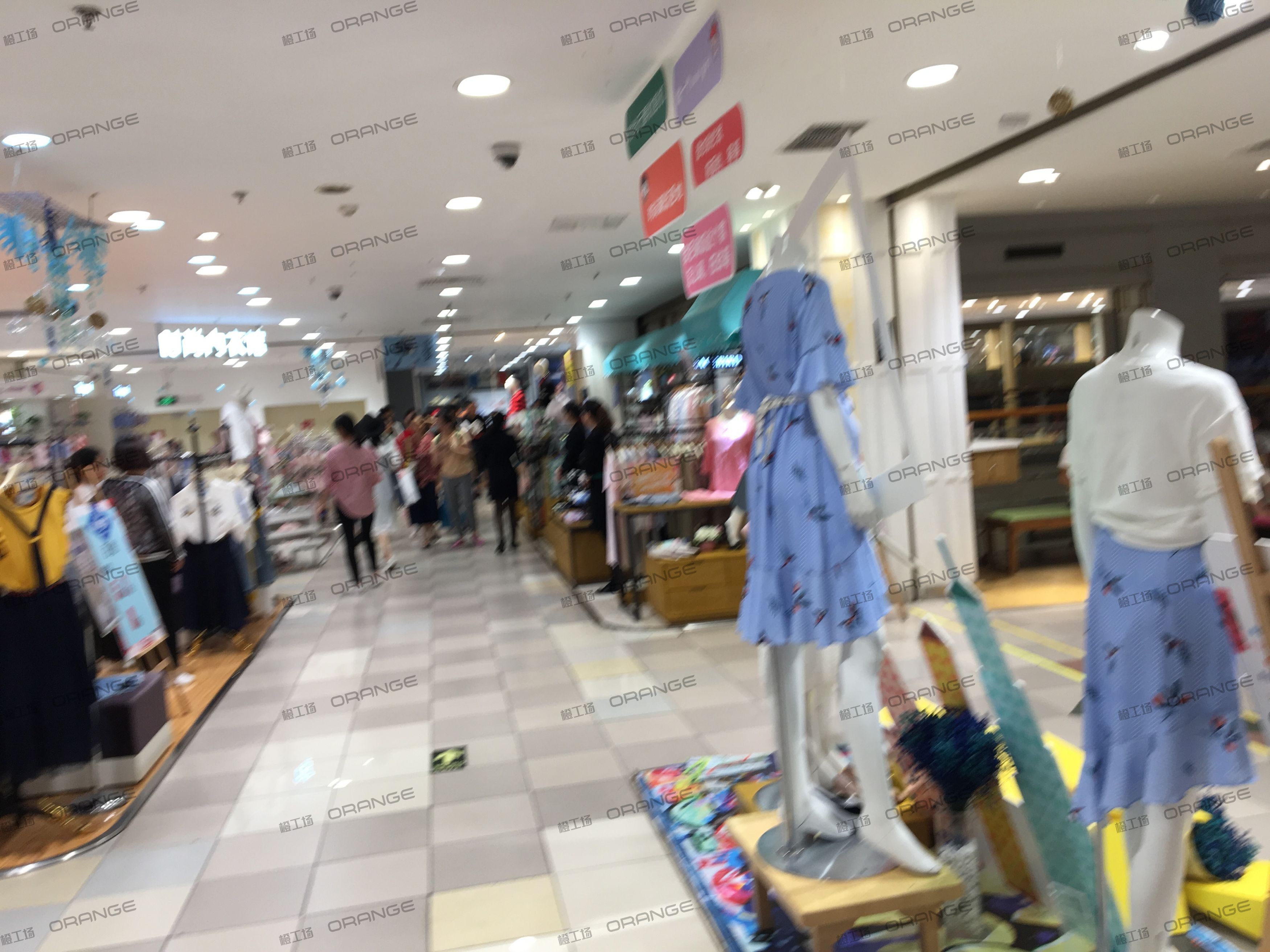 成都伊藤洋华堂（春熙路店）-室内三层南侧扶梯北1