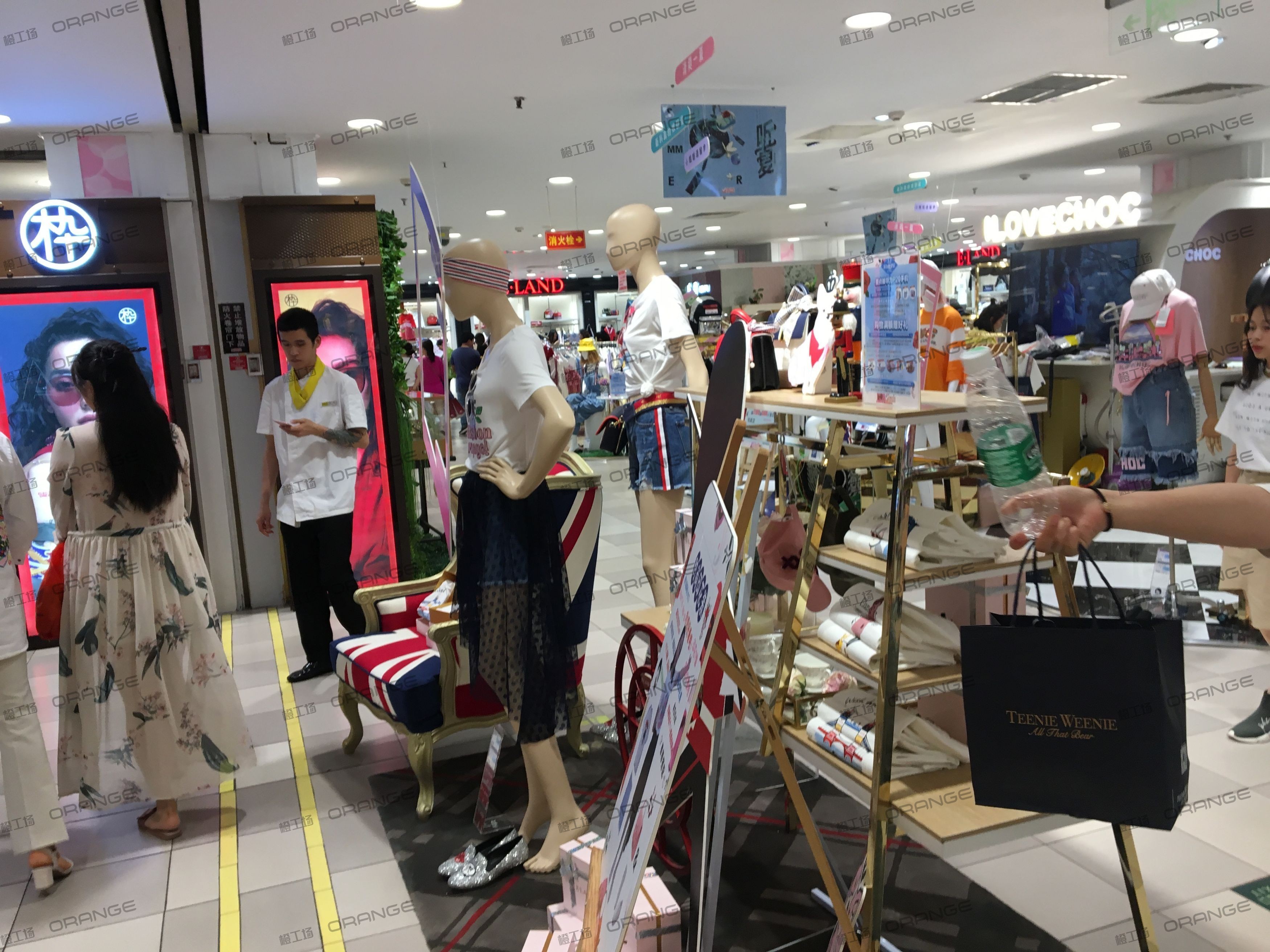 成都伊藤洋华堂（春熙路店）-室内二层南侧扶梯南3