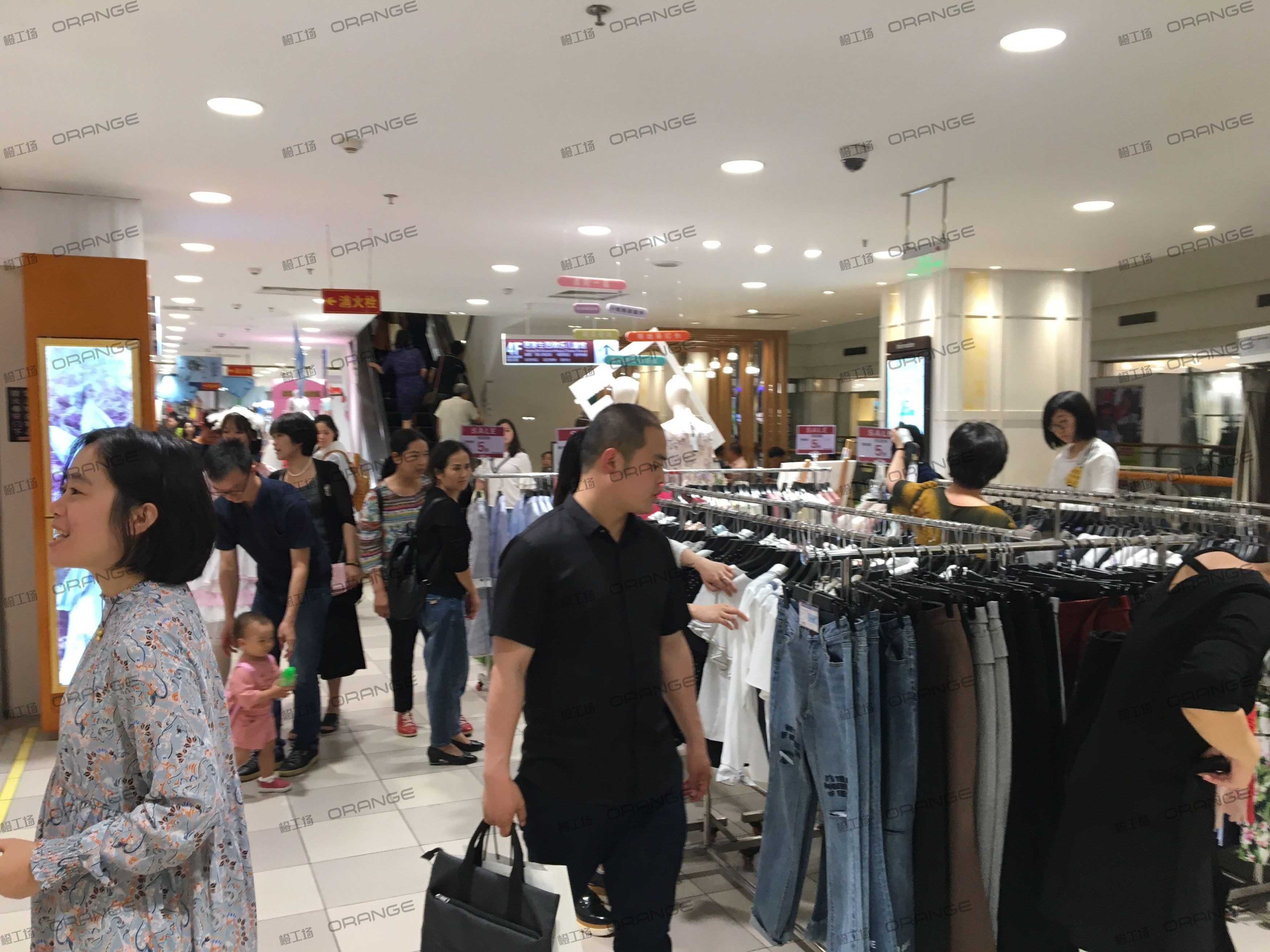 成都伊藤洋华堂（春熙路店）-室内三层南侧扶梯南4